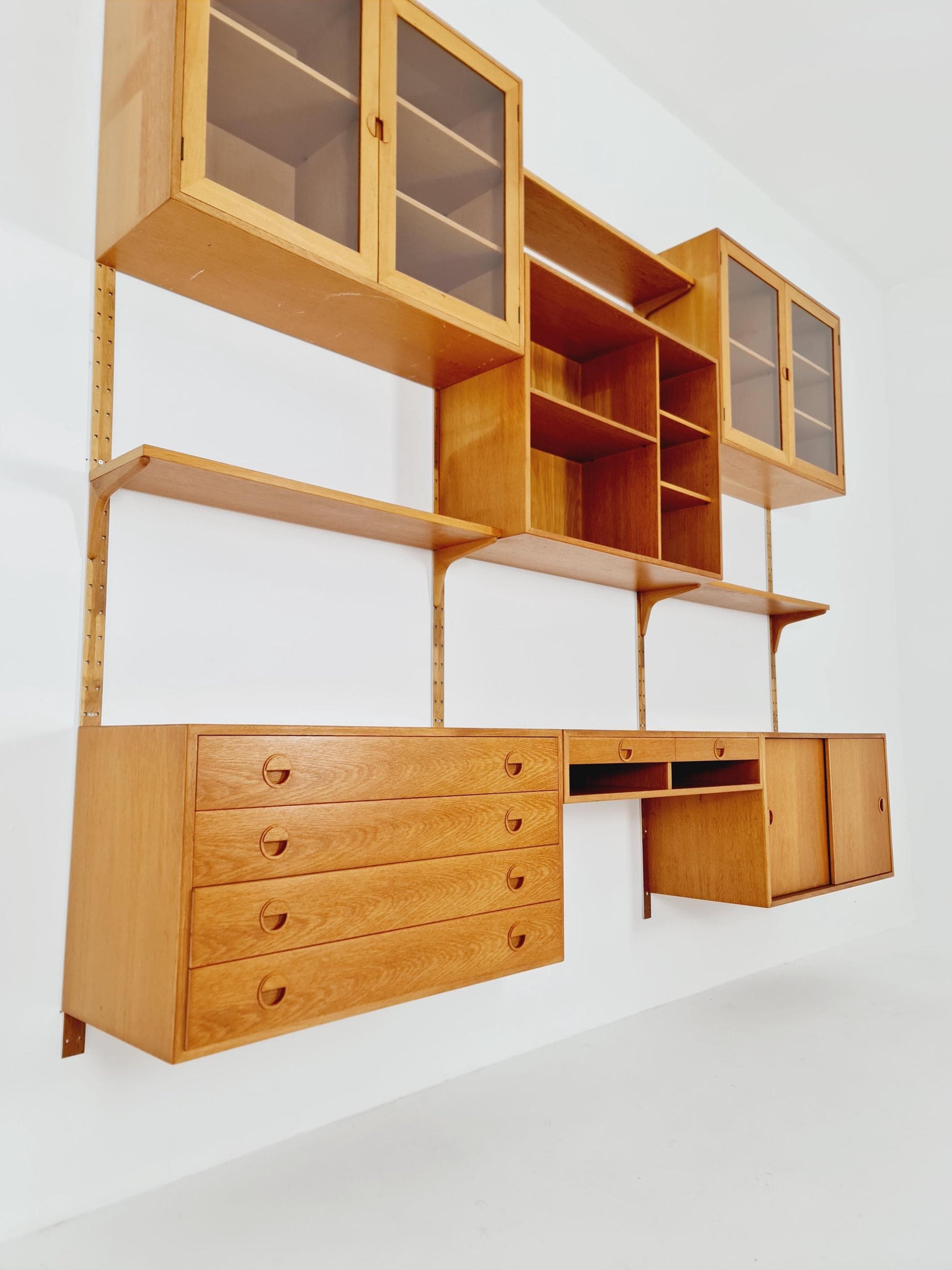 Danish modern modular Oak shelving system by Hansen & Guldborg Mobler, Denmark, 1960s