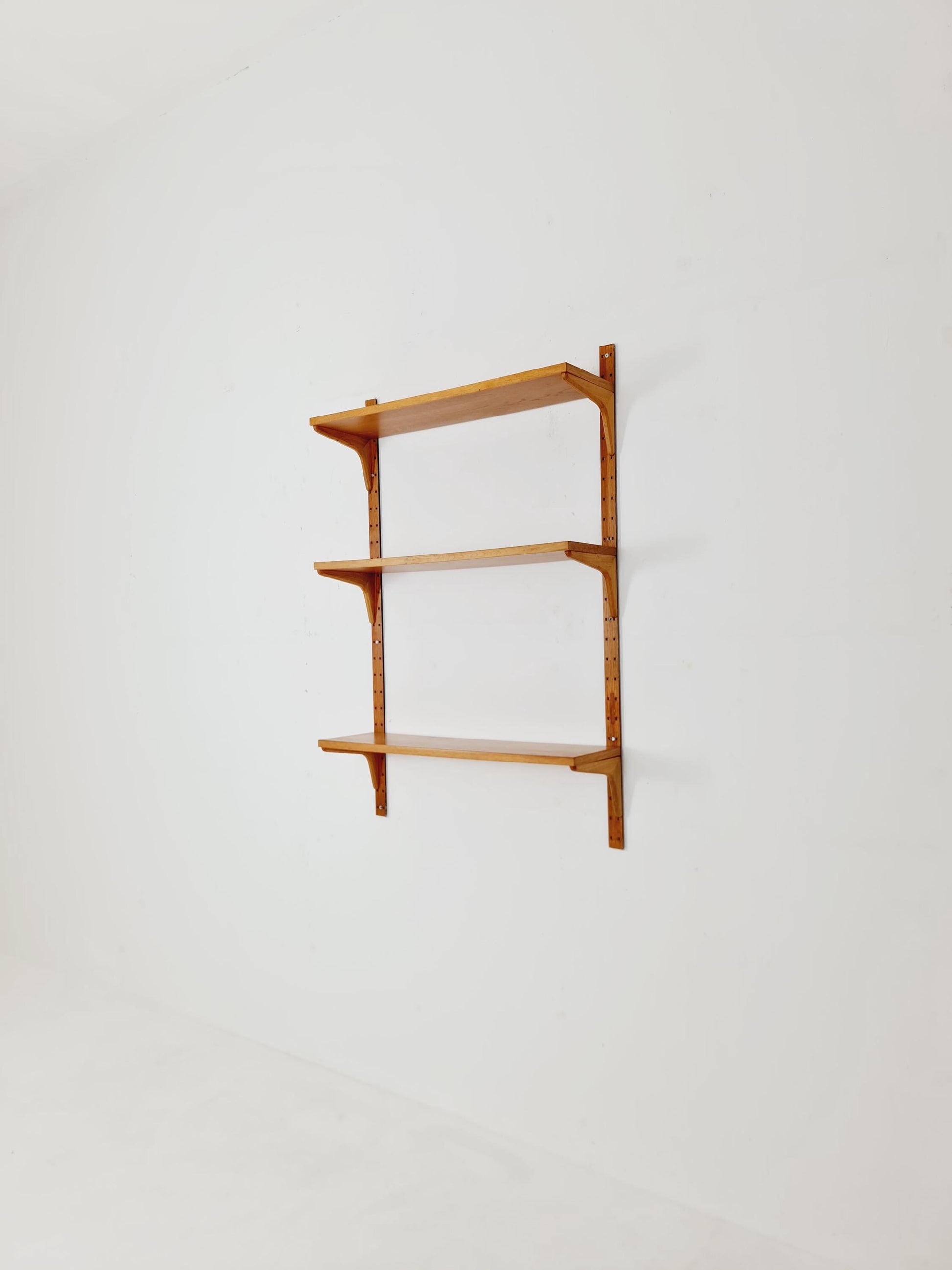 Danish modern Oak shelving system by Hansen & Guldborg Mobler, Denmark, 1960s