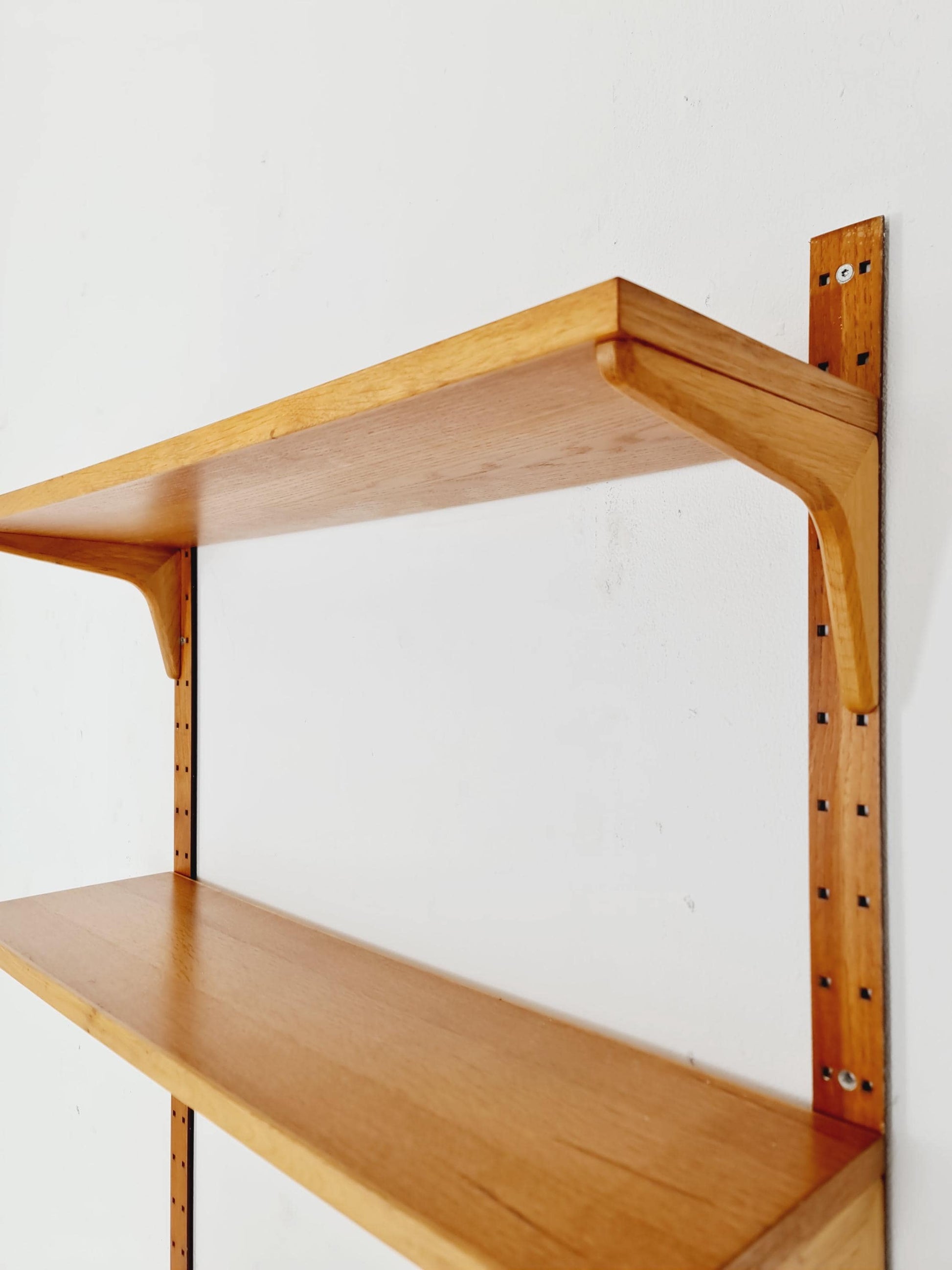 Danish modern Oak shelving system by Hansen & Guldborg Mobler, Denmark, 1960s