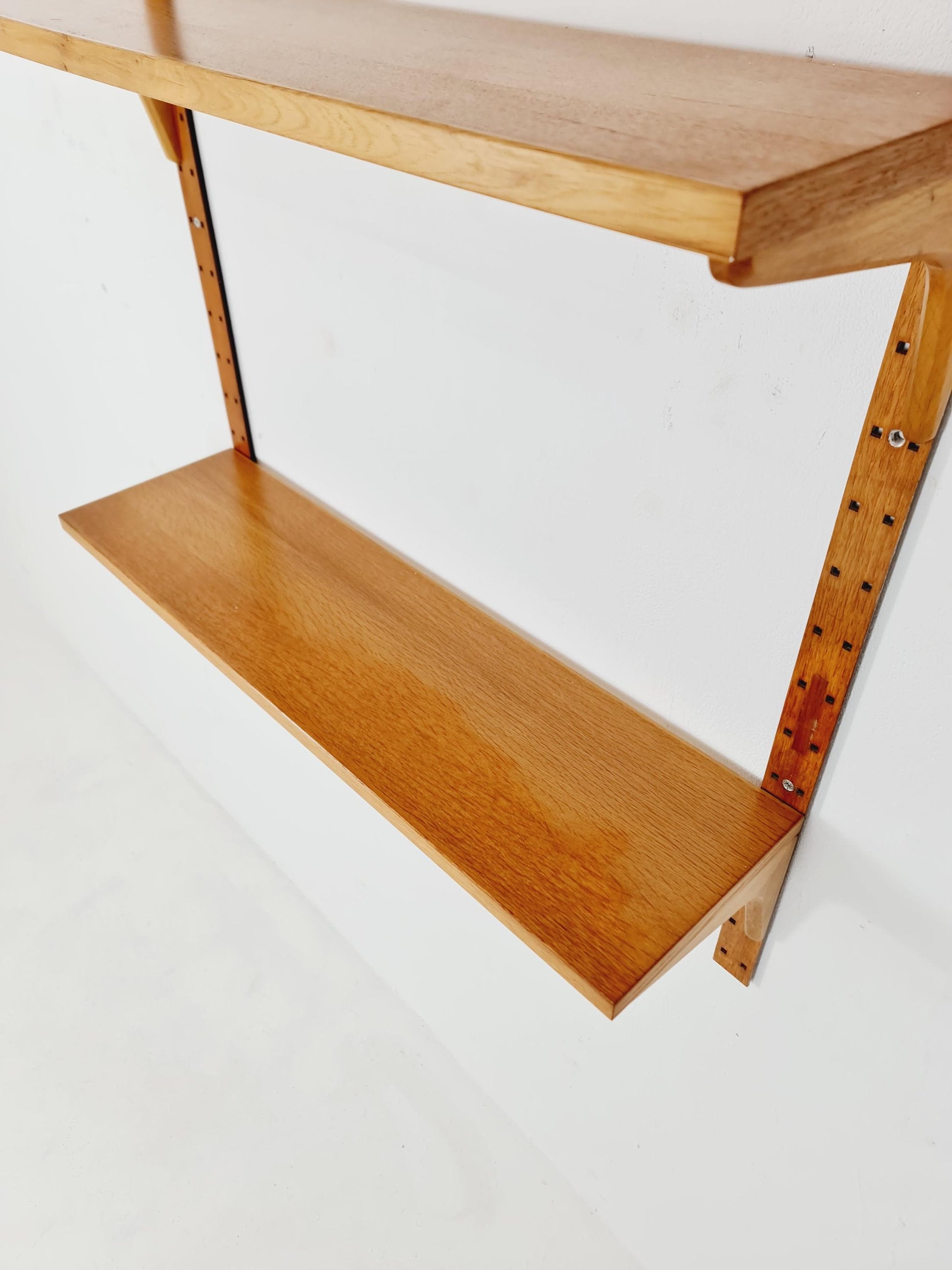 Danish modern Oak shelving system by Hansen & Guldborg Mobler, Denmark, 1960s