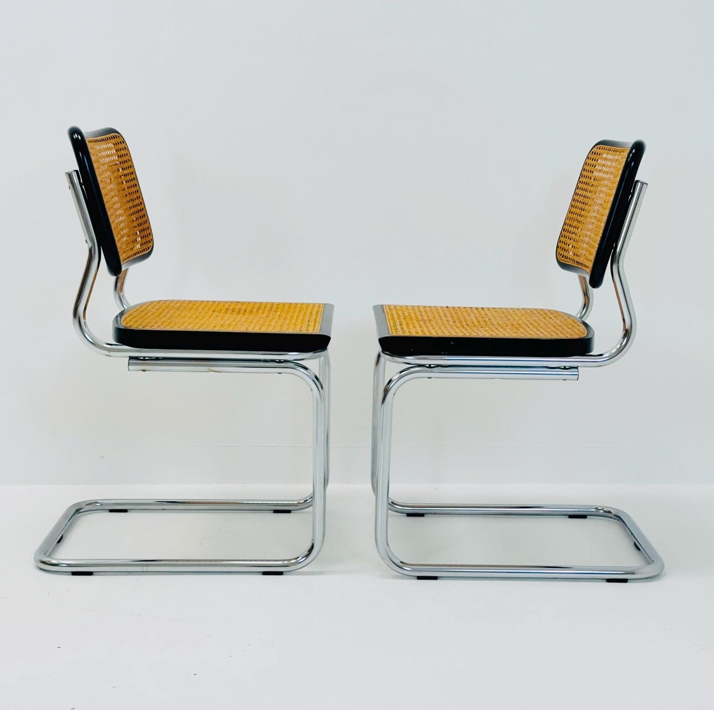 Set of 4 Mid Century Cantilever Cesca Chair by Marcel Breuer / Bauhaus Design / 1980s Italy