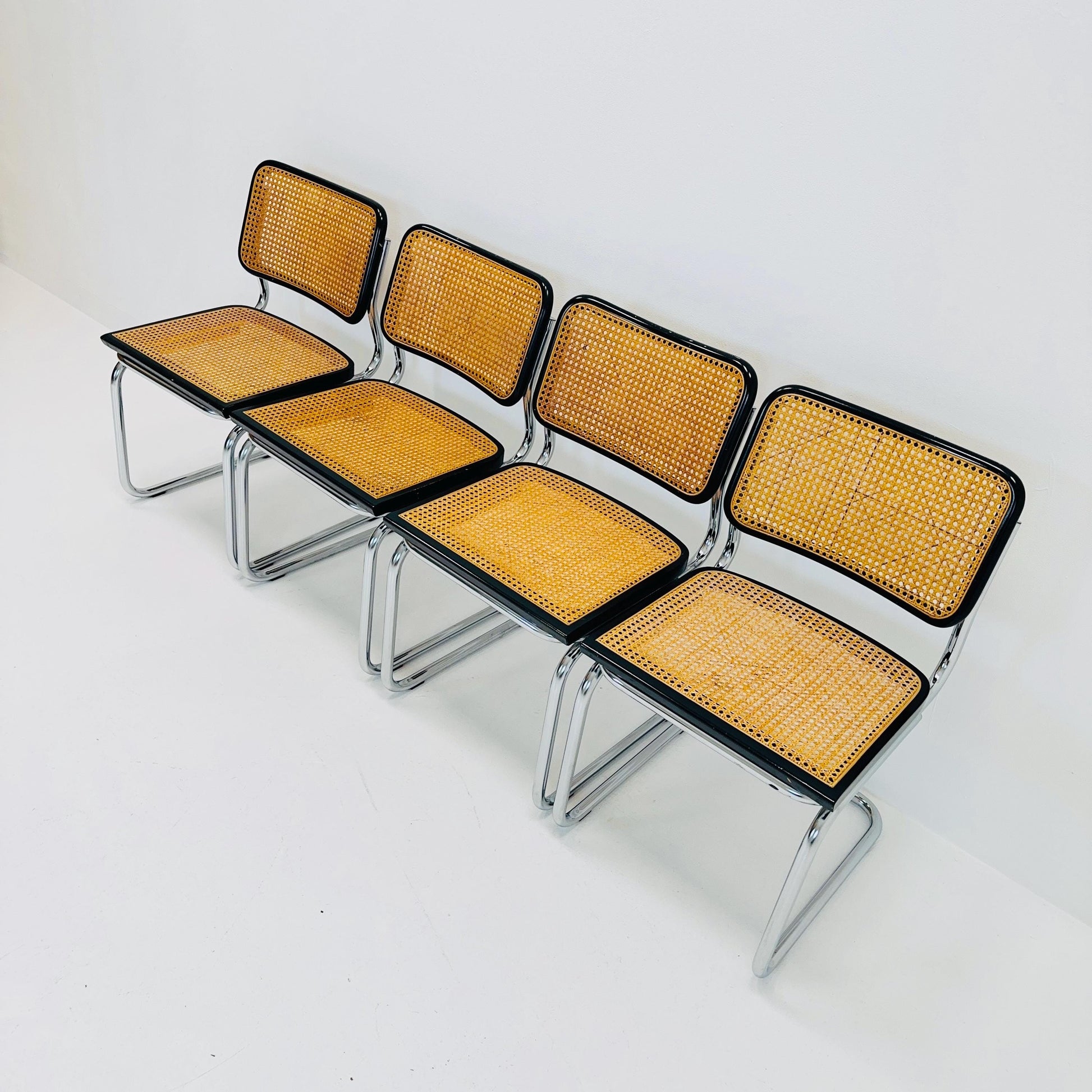 Set of 4 Mid Century Cantilever Cesca Chair by Marcel Breuer / Bauhaus Design / 1980s Italy