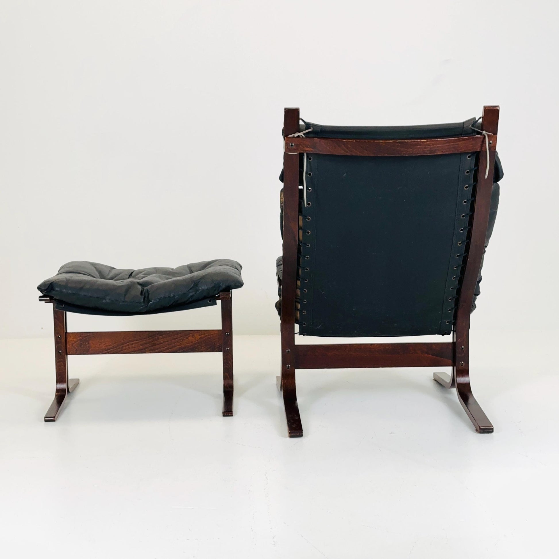 Mid century armchair “Siesta” and its ottoman by Ingmar Relling, Westnofa Furniture, Norway 1960s