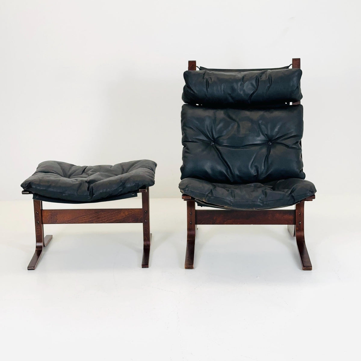 Mid century armchair “Siesta” and its ottoman by Ingmar Relling, Westnofa Furniture, Norway 1960s