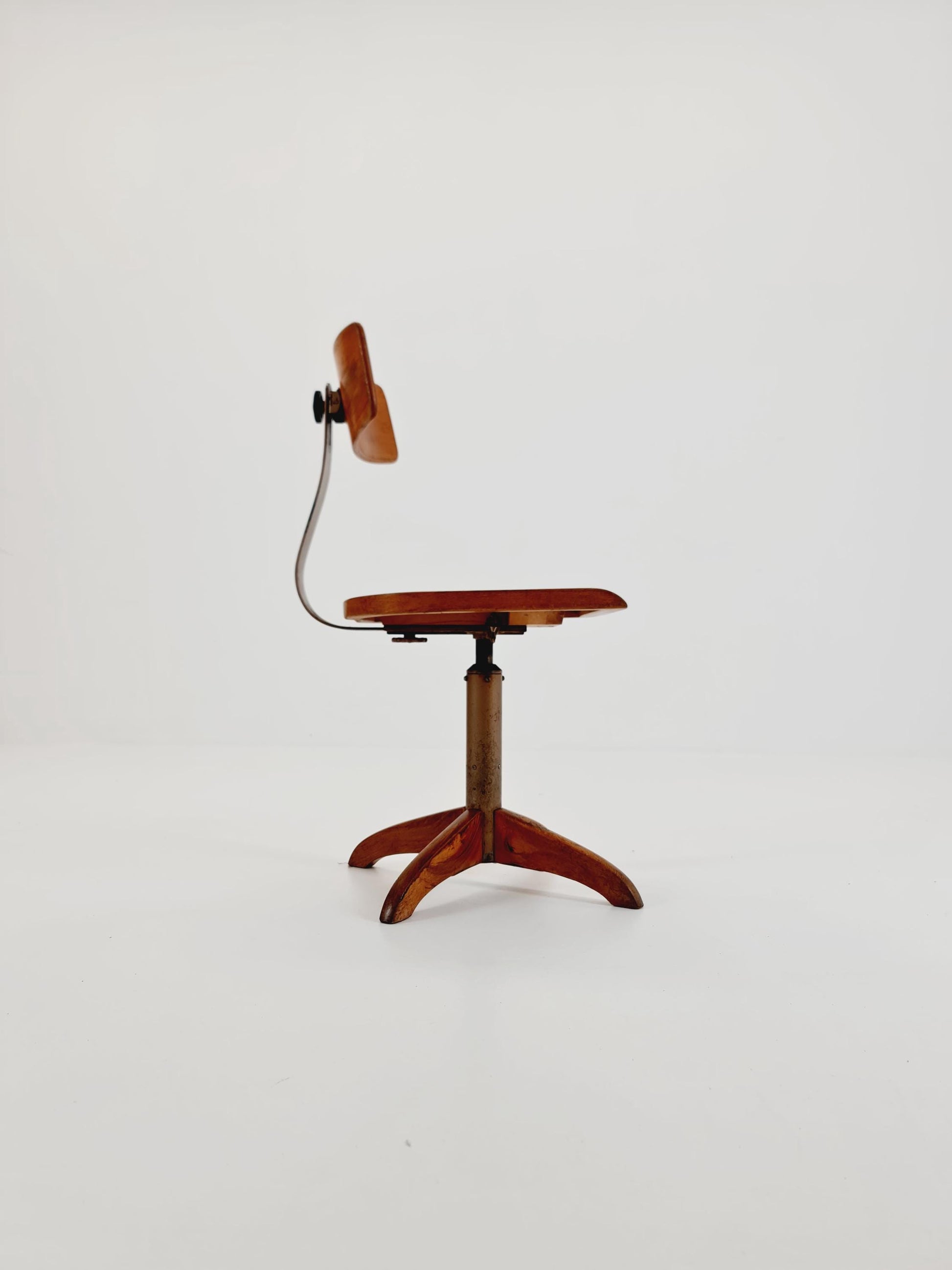 Bauhaus swivel office chair in solid wood By Ama Elastik Modell 325 ,1930s