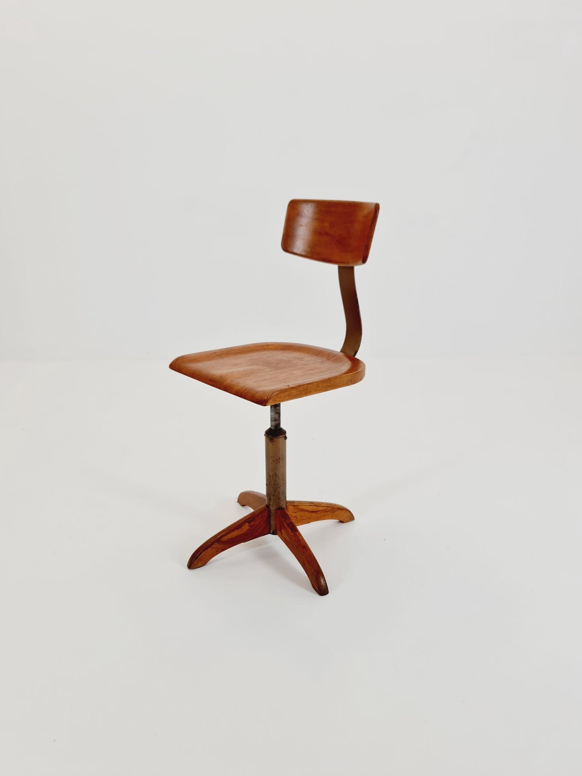 Bauhaus swivel office chair in solid wood By Ama Elastik Modell 325 ,1930s