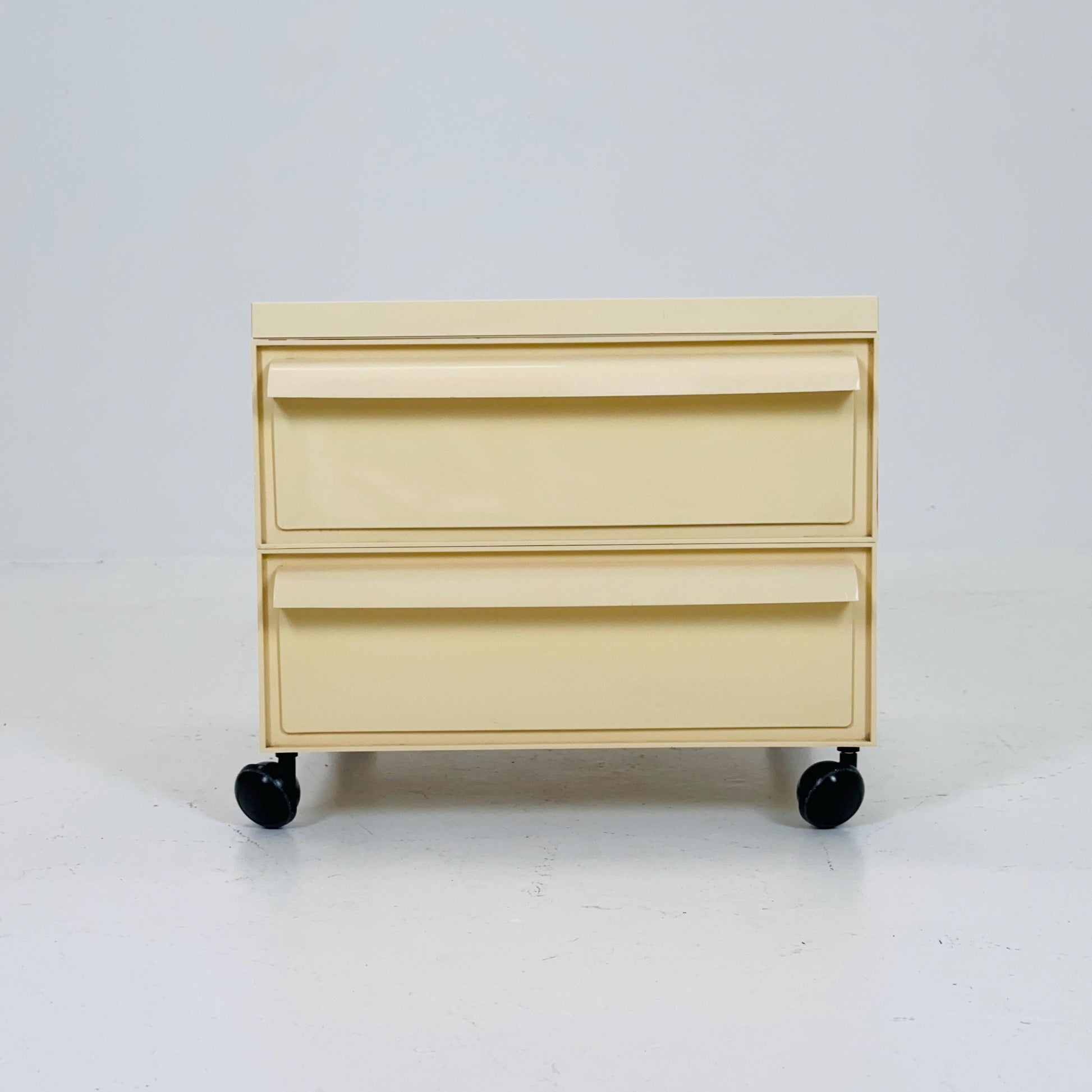 Space age Chest of drawers on wheels model 4601 by Simon Fussell for Kartell, Italy 1970s