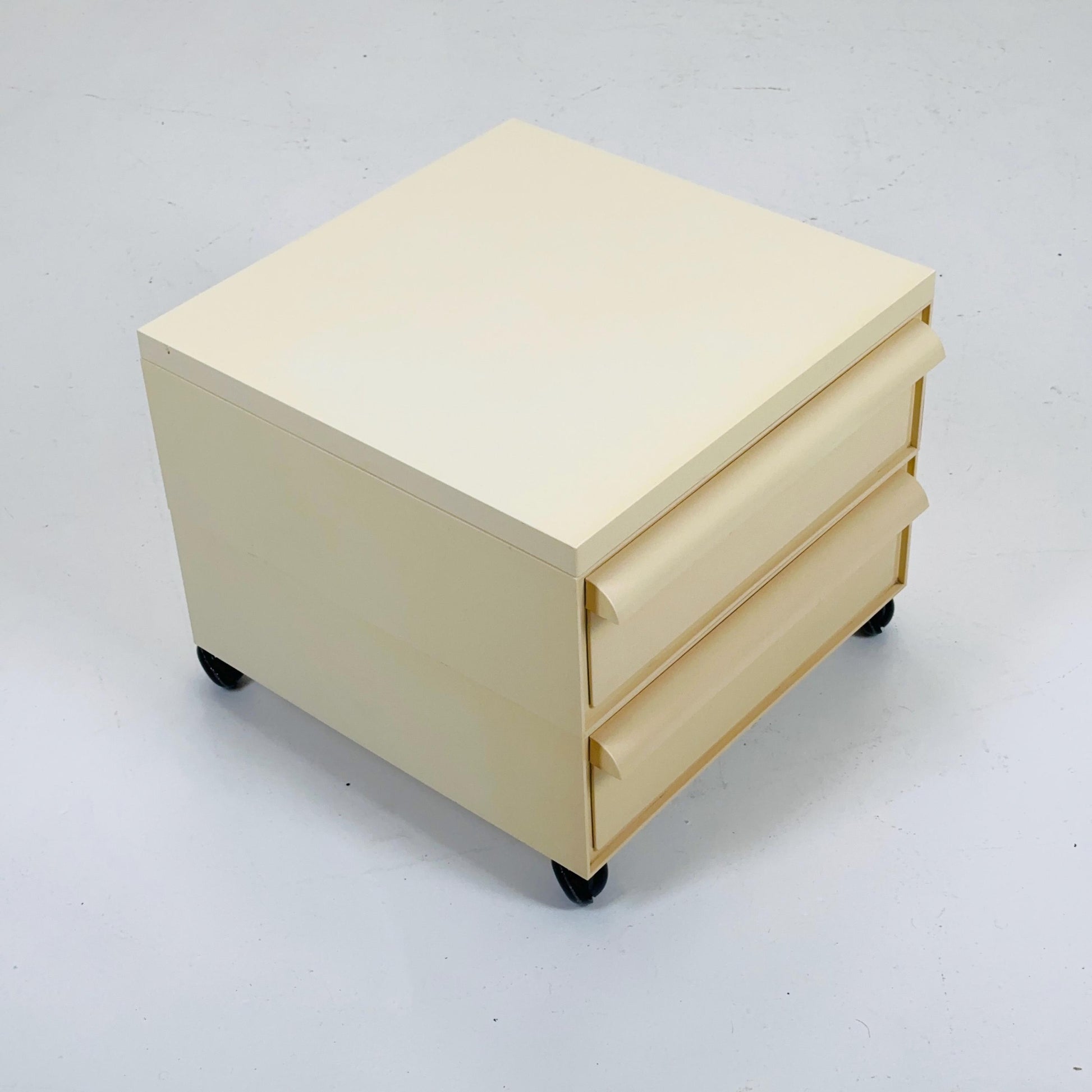 Space age Chest of drawers on wheels model 4601 by Simon Fussell for Kartell, Italy 1970s