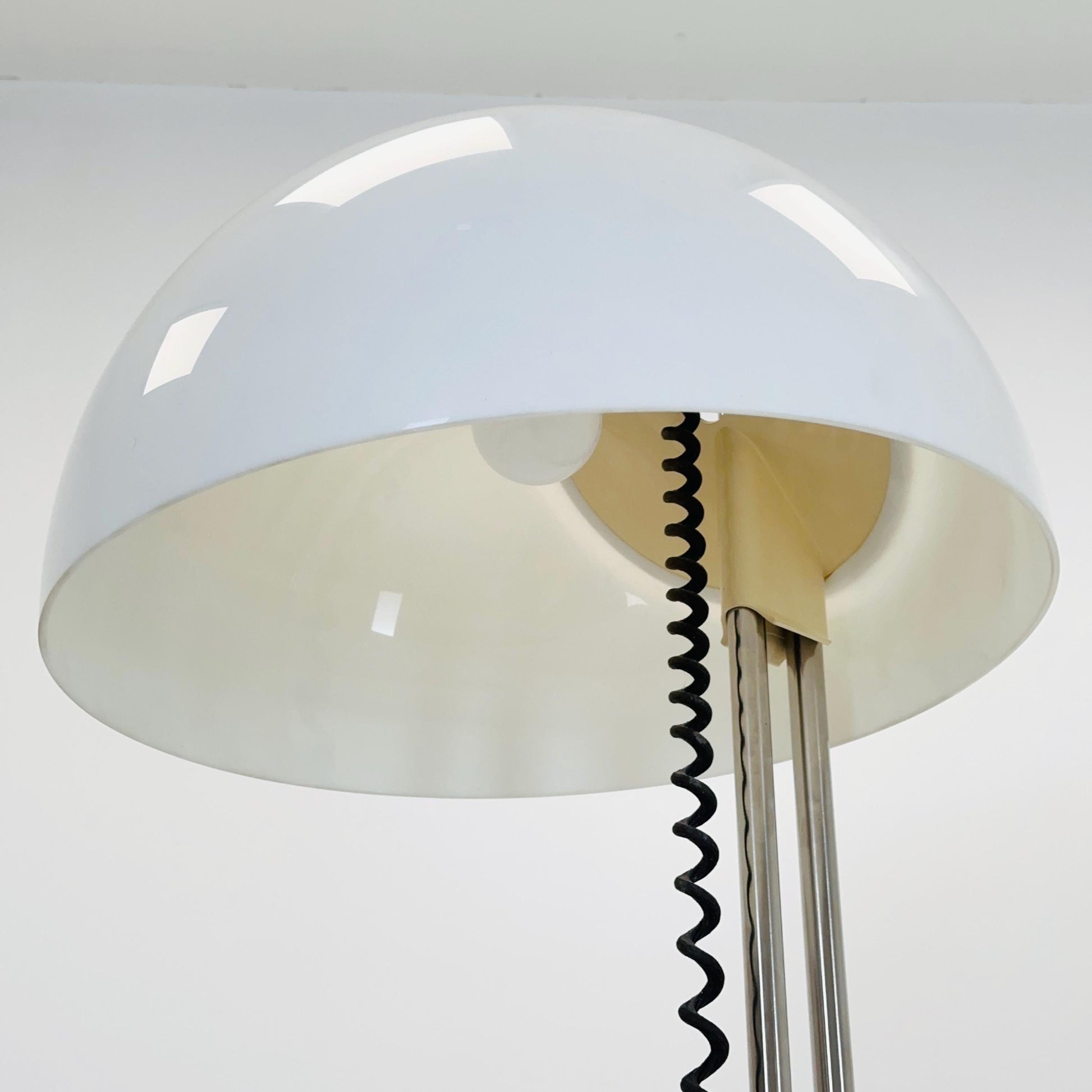 Mid century white 4026 floor lamp in acrylic glass & chrome by Carlo Santi for Kartell Design, Italy, 1970s