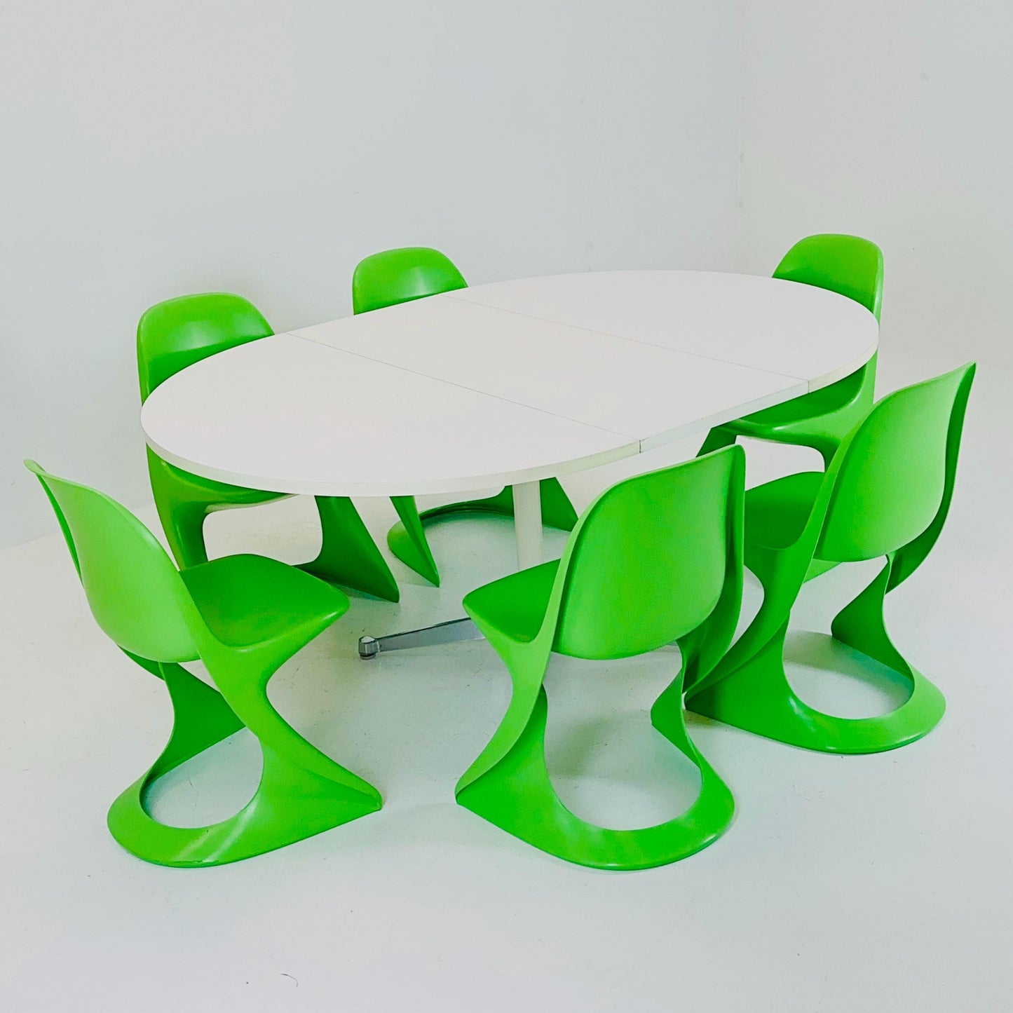 Mid century extendable round dining table by George Nelson for Herman Miller 1960s