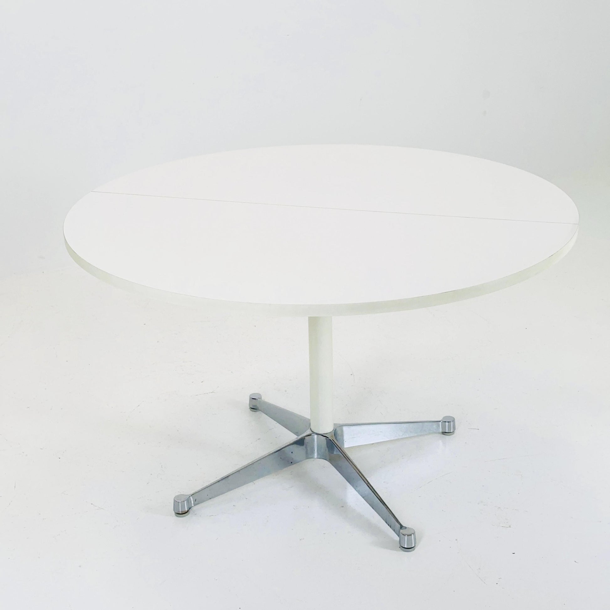 Mid century extendable round dining table by George Nelson for Herman Miller 1960s