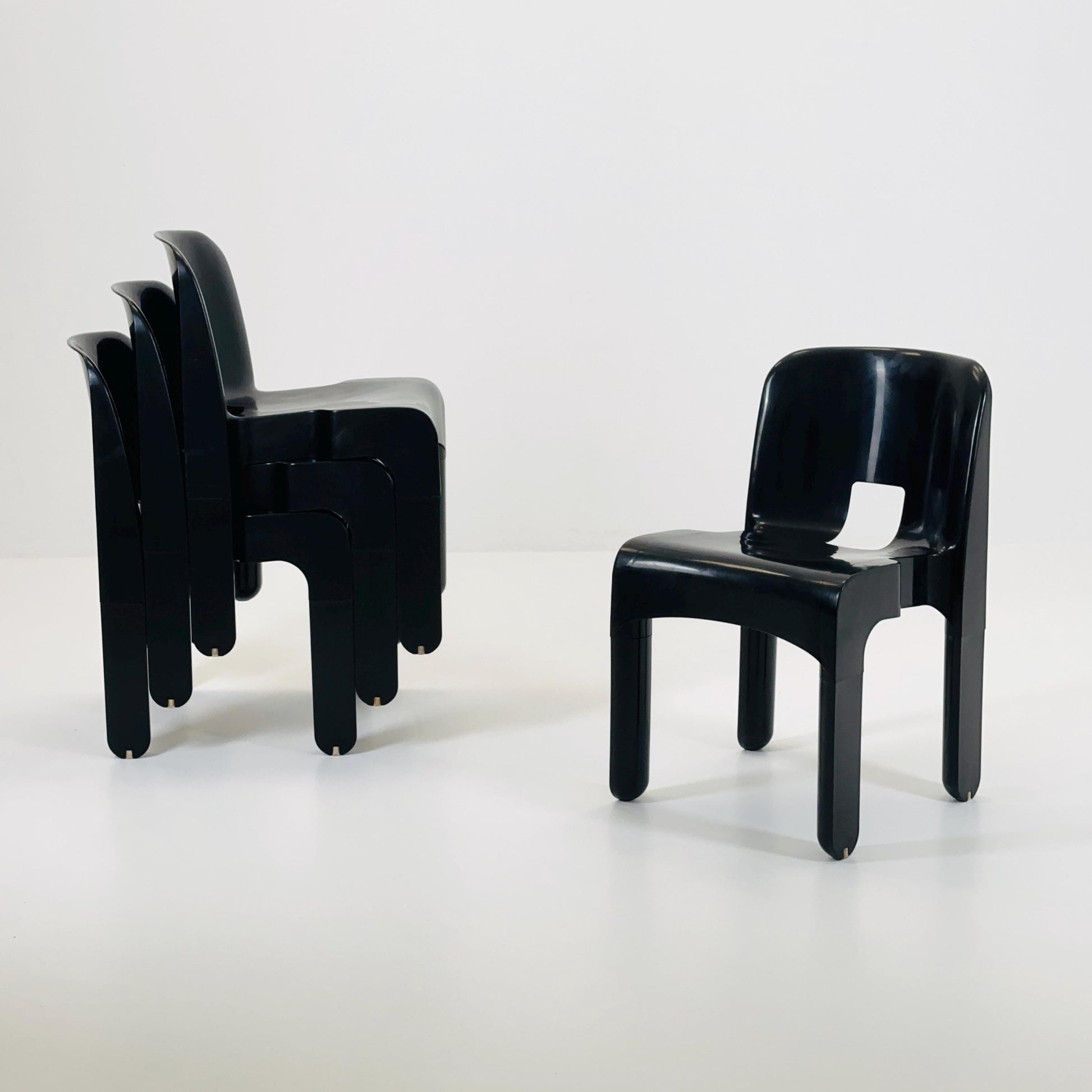 Set of 4 vintage Kartell Universale Chairs - Model 4867 by Joe Colombo - Iconic 1965 Italian Design, Mid-Century Modern ABS Plastic Chairs