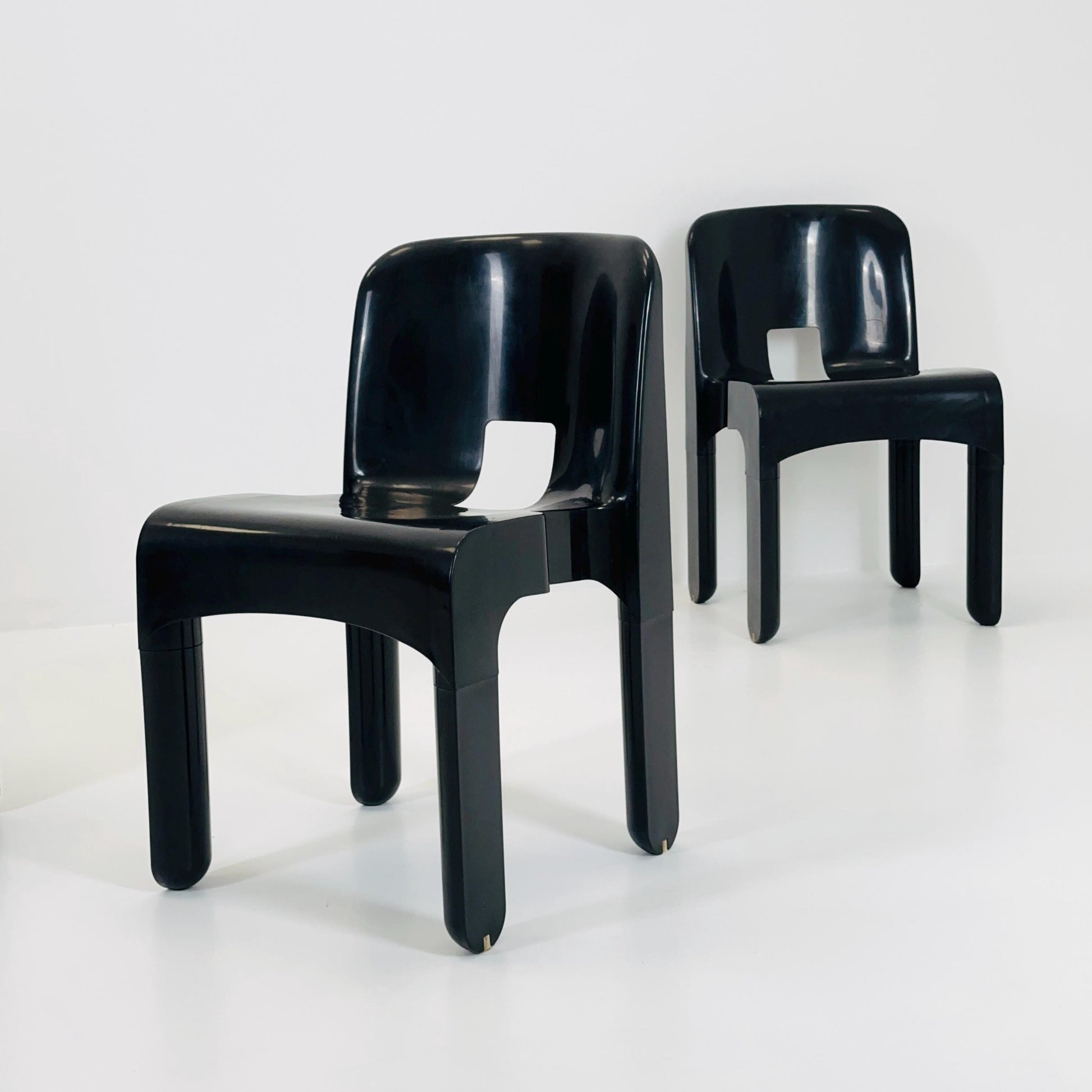 Set of 4 vintage Kartell Universale Chairs - Model 4867 by Joe Colombo - Iconic 1965 Italian Design, Mid-Century Modern ABS Plastic Chairs