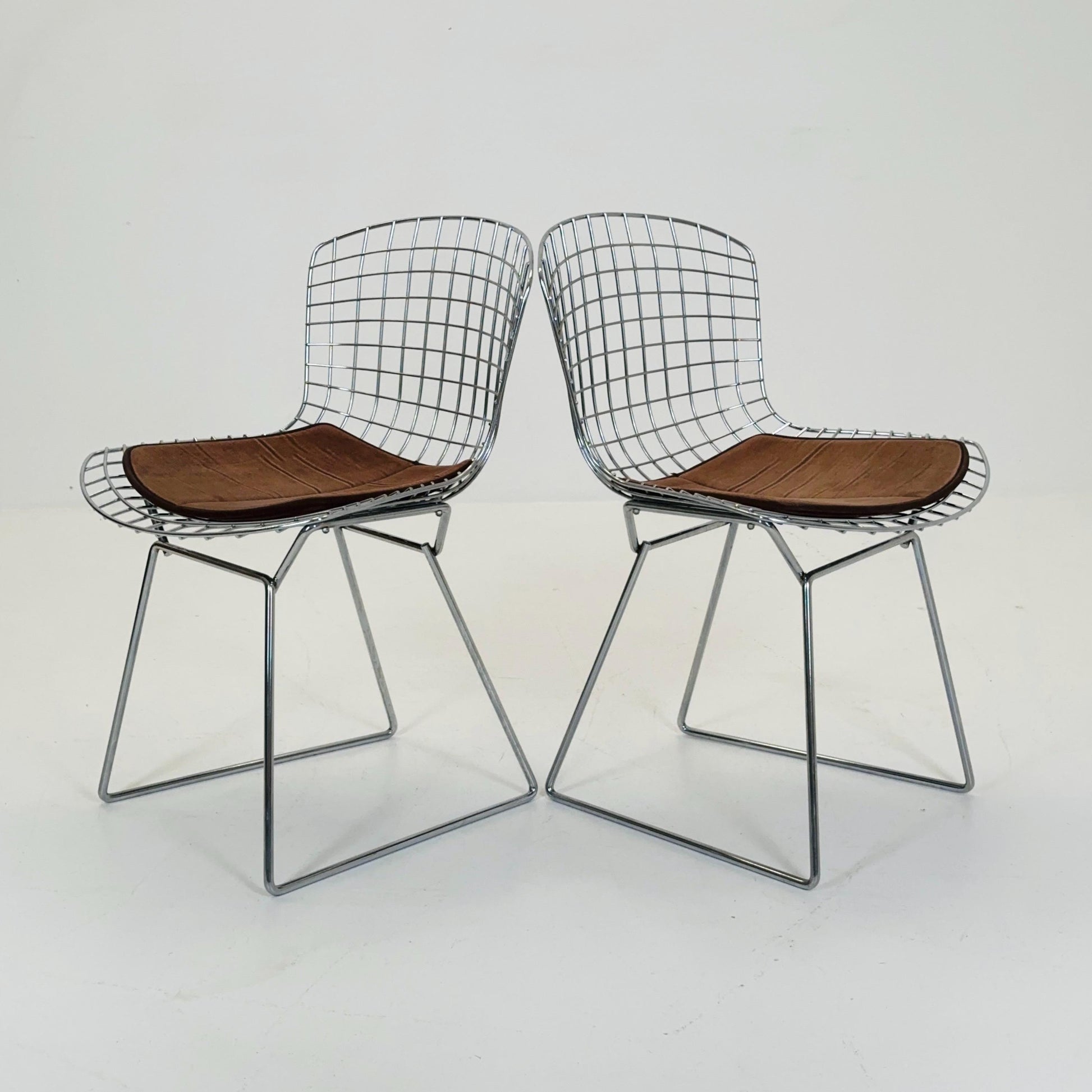 Set of 2 Mid century wire Chrome side chair by Harry Bertoia, Italy 1980s
