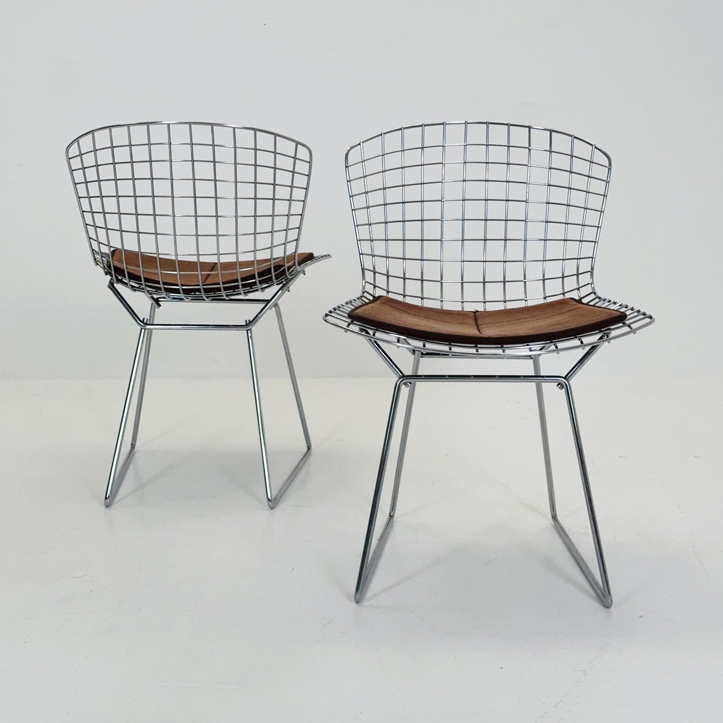 Set of 2 Mid century wire Chrome side chair by Harry Bertoia, Italy 1980s