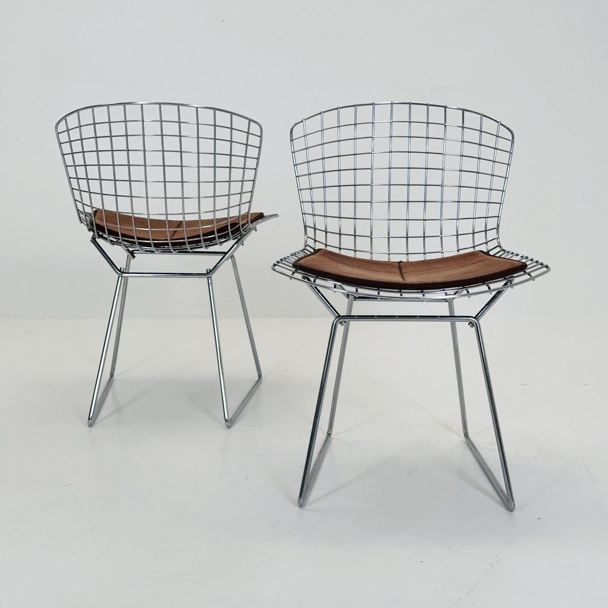 Set of 2 Mid century wire Chrome side chair by Harry Bertoia, Italy 1980s