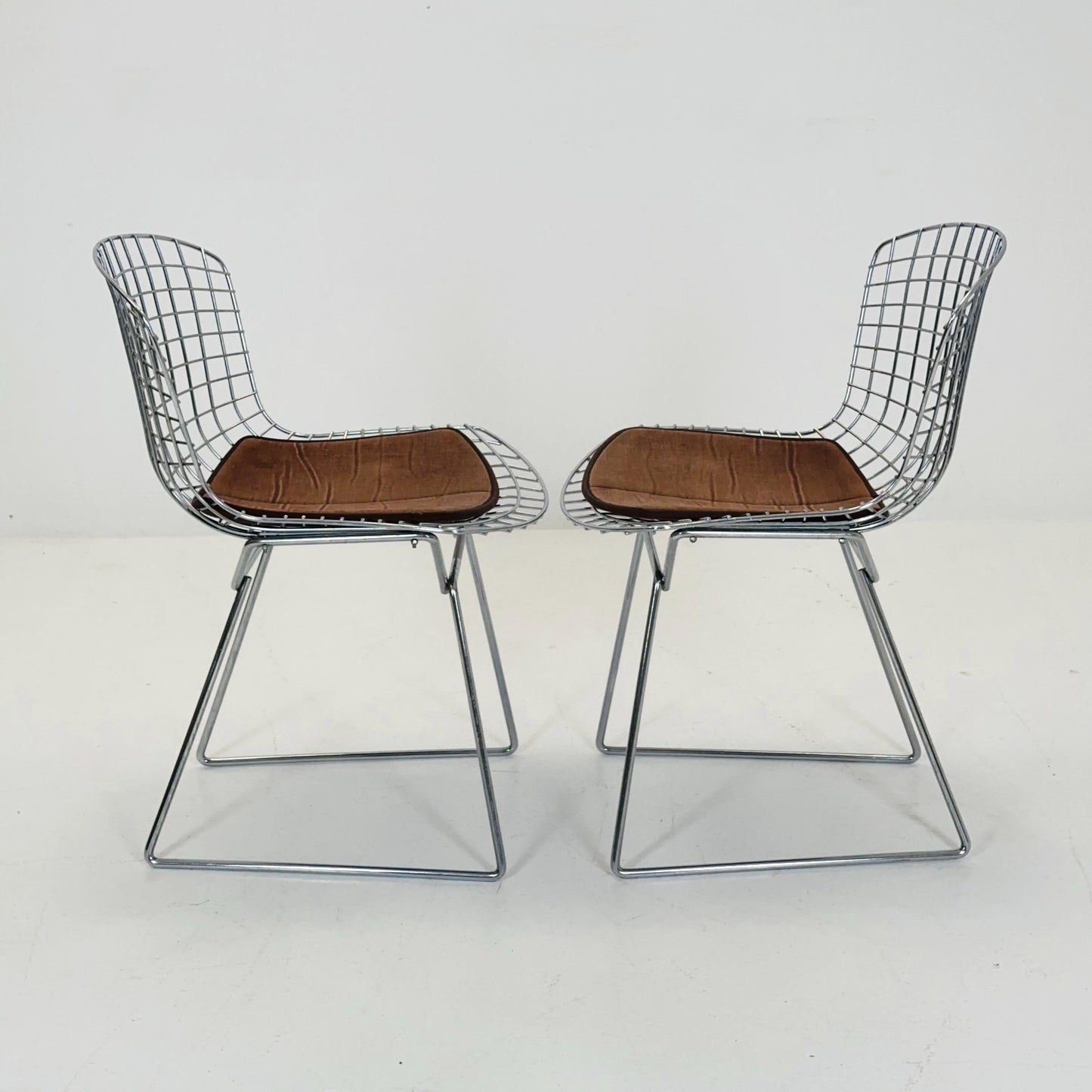 Set of 2 Mid century wire Chrome side chair by Harry Bertoia, Italy 1980s