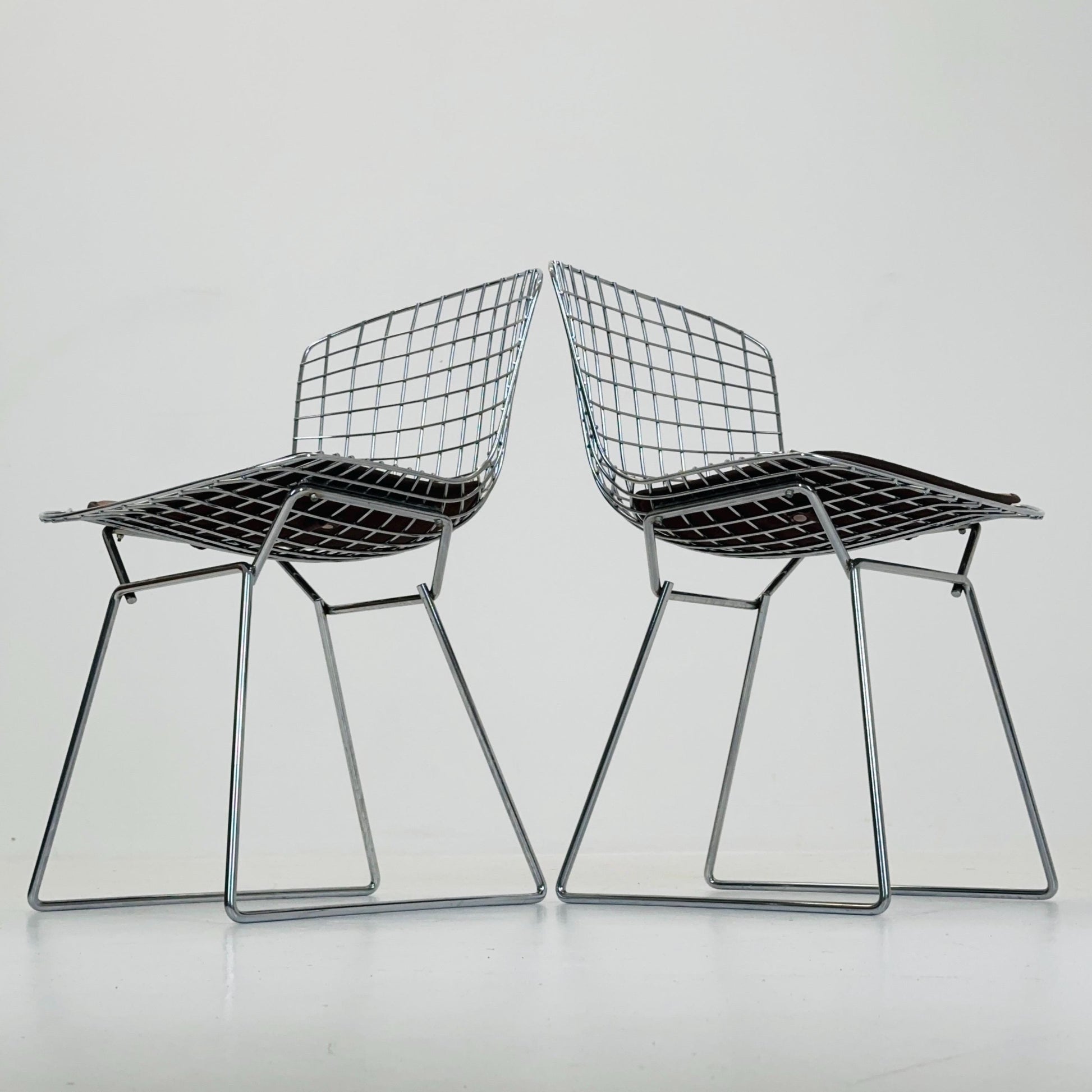 Set of 2 Mid century wire Chrome side chair by Harry Bertoia, Italy 1980s