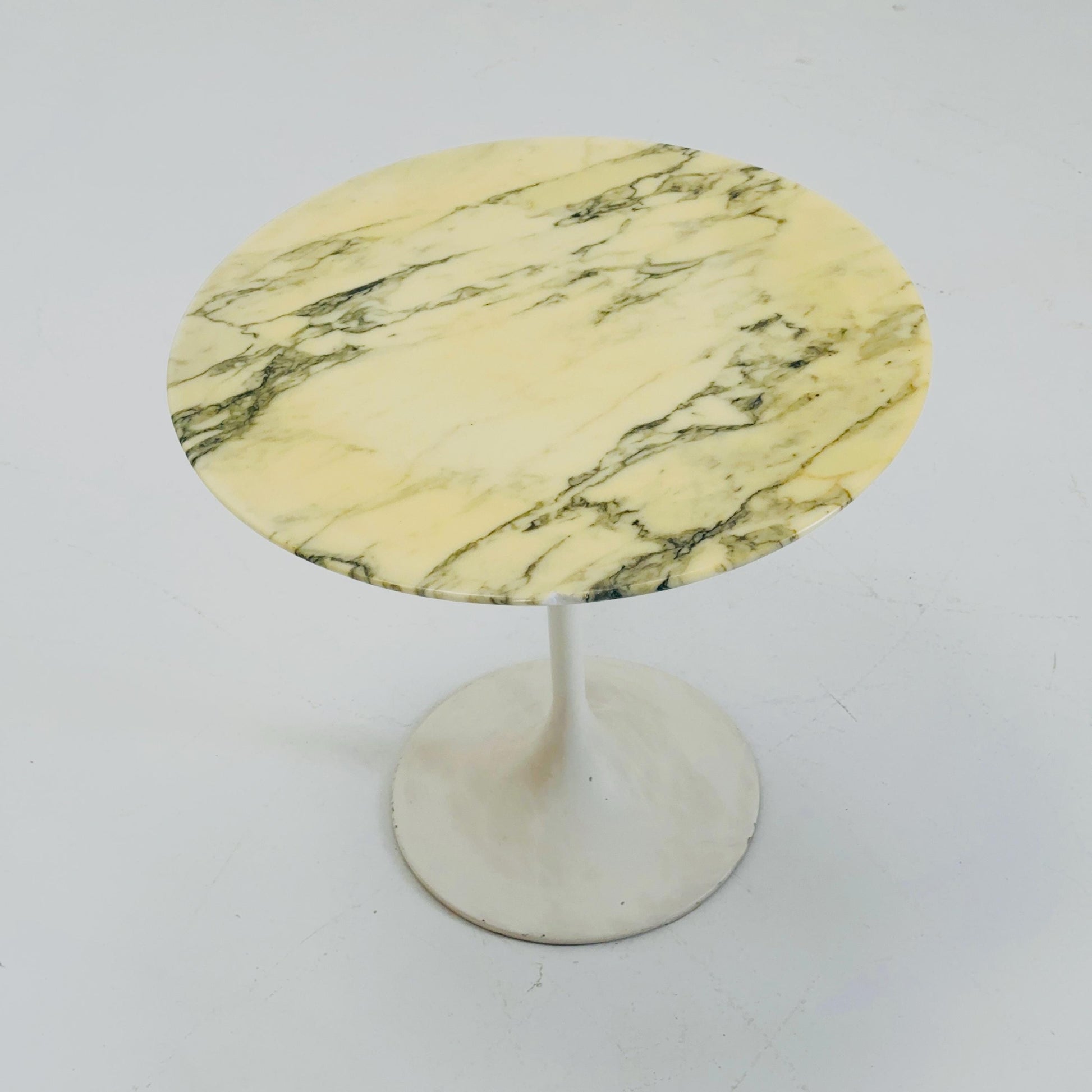 Mid century Eero Sarrinen Marble Top Pedestal Tulip Coffee Table White Grey Carrera 1990s