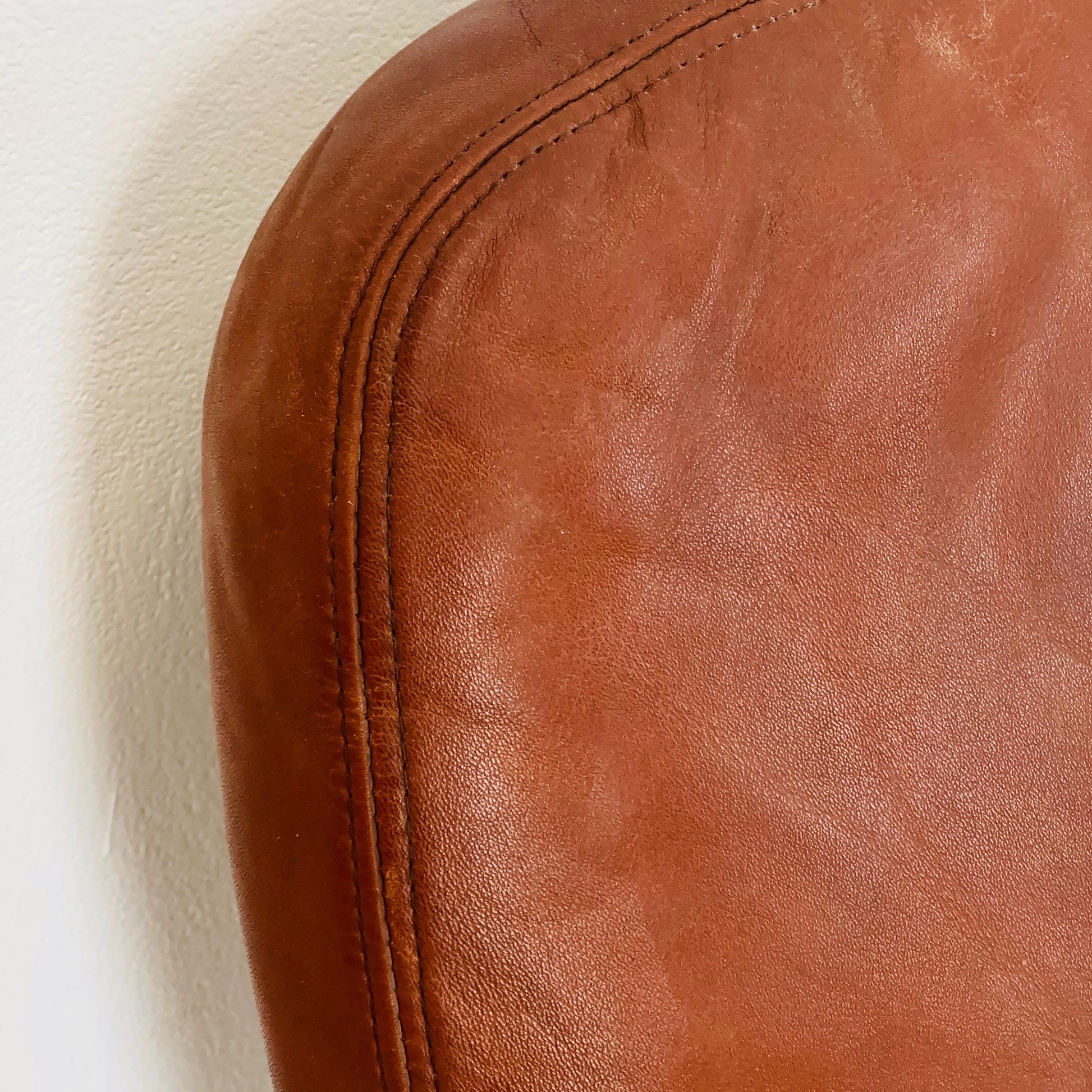 Mid century Bauhaus waiting bench- Sofa in brown leather . Italy 1980s