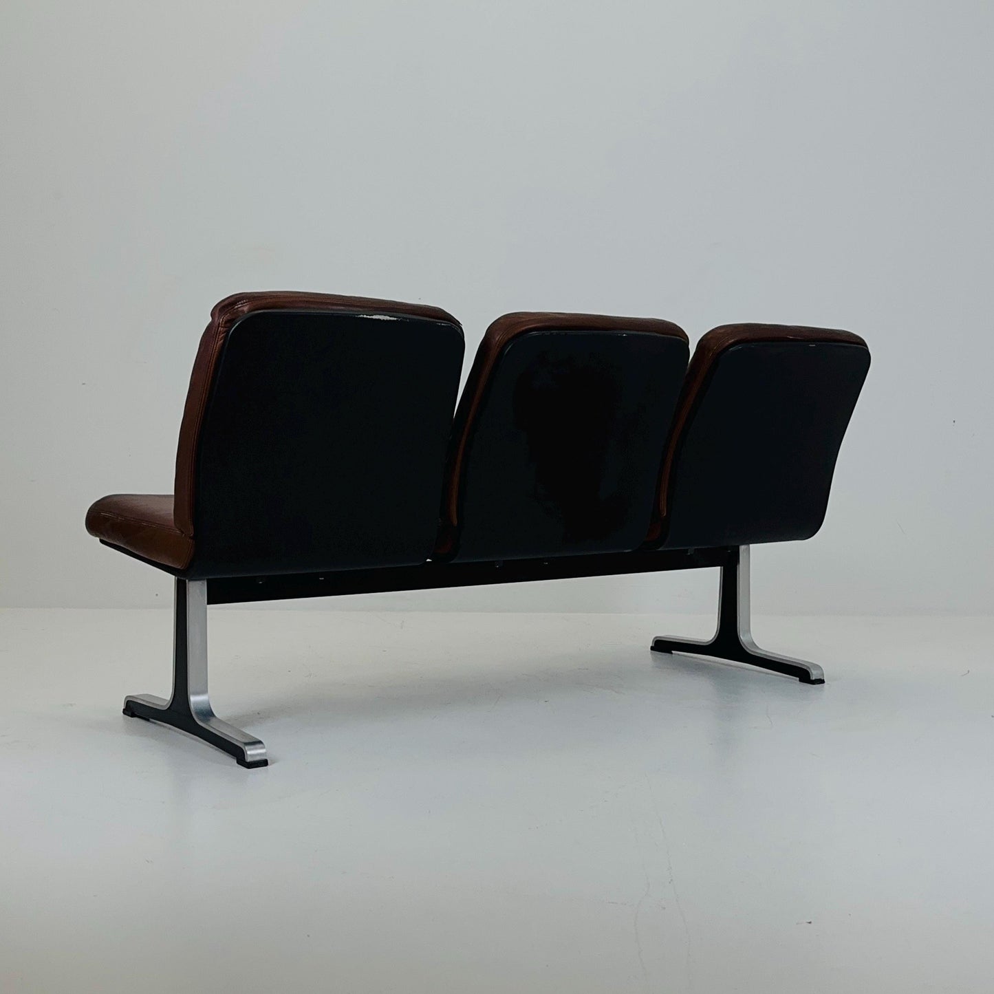 Mid century Bauhaus waiting bench- Sofa in brown leather . Italy 1980s