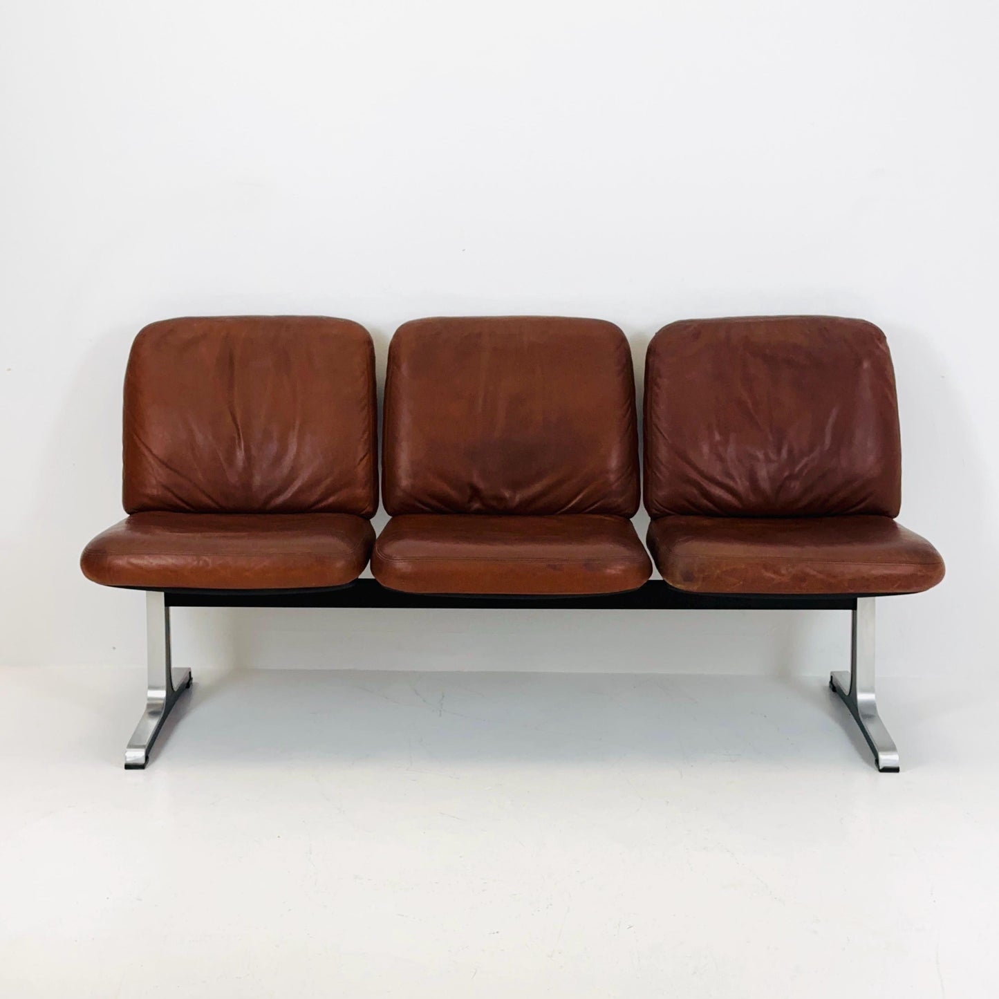 Mid century Bauhaus waiting bench- Sofa in brown leather . Italy 1980s