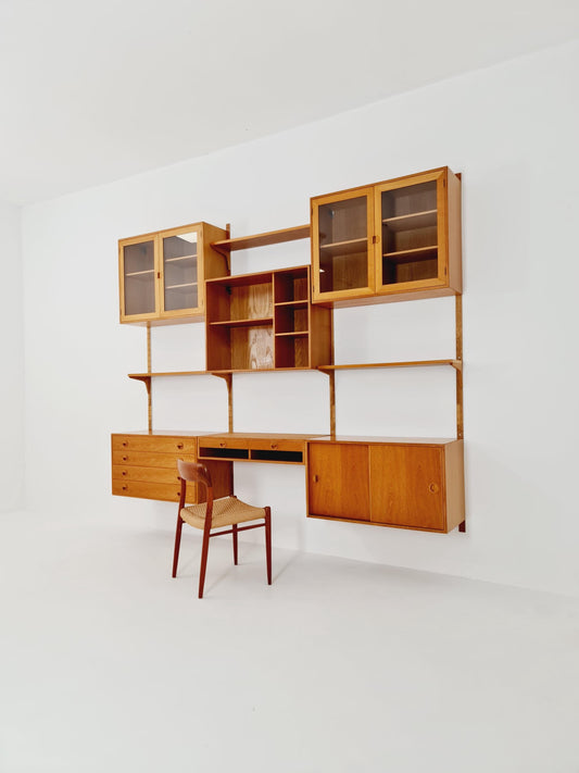 Danish modern modular Oak shelving system by Hansen & Guldborg Mobler, Denmark, 1960s