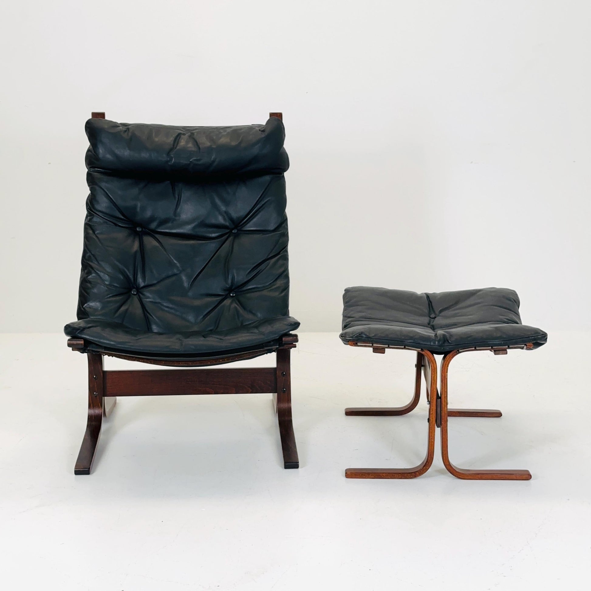 Mid century armchair “Siesta” and its ottoman by Ingmar Relling, Westnofa Furniture, Norway 1960s