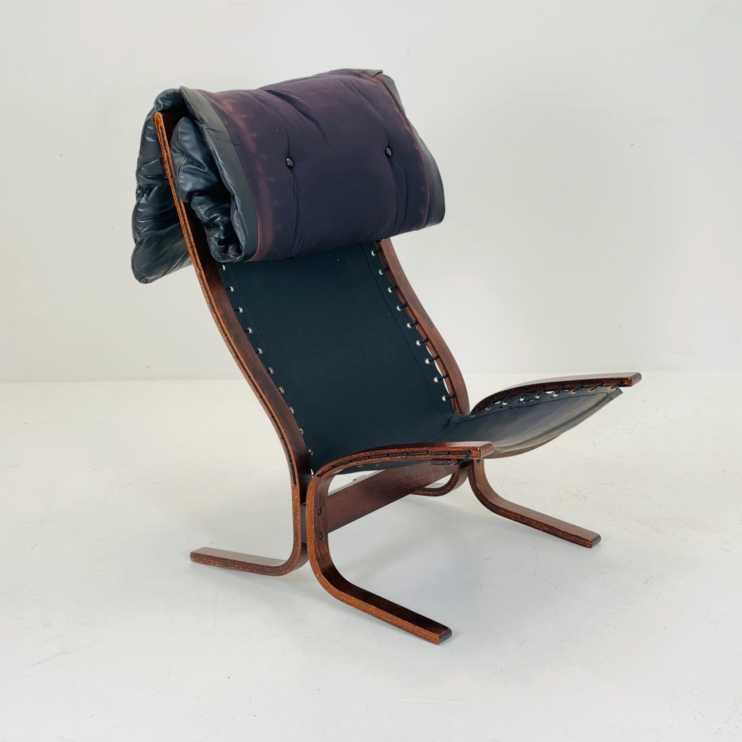 Mid century armchair “Siesta” and its ottoman by Ingmar Relling, Westnofa Furniture, Norway 1960s