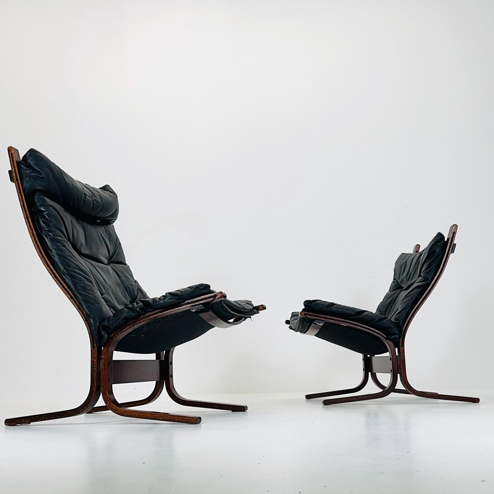 Set of 2 Ingmar Relling “Siesta” Chairs – Highback & Lowback Models in Black Leather with Bentwood Frames, 1960s
