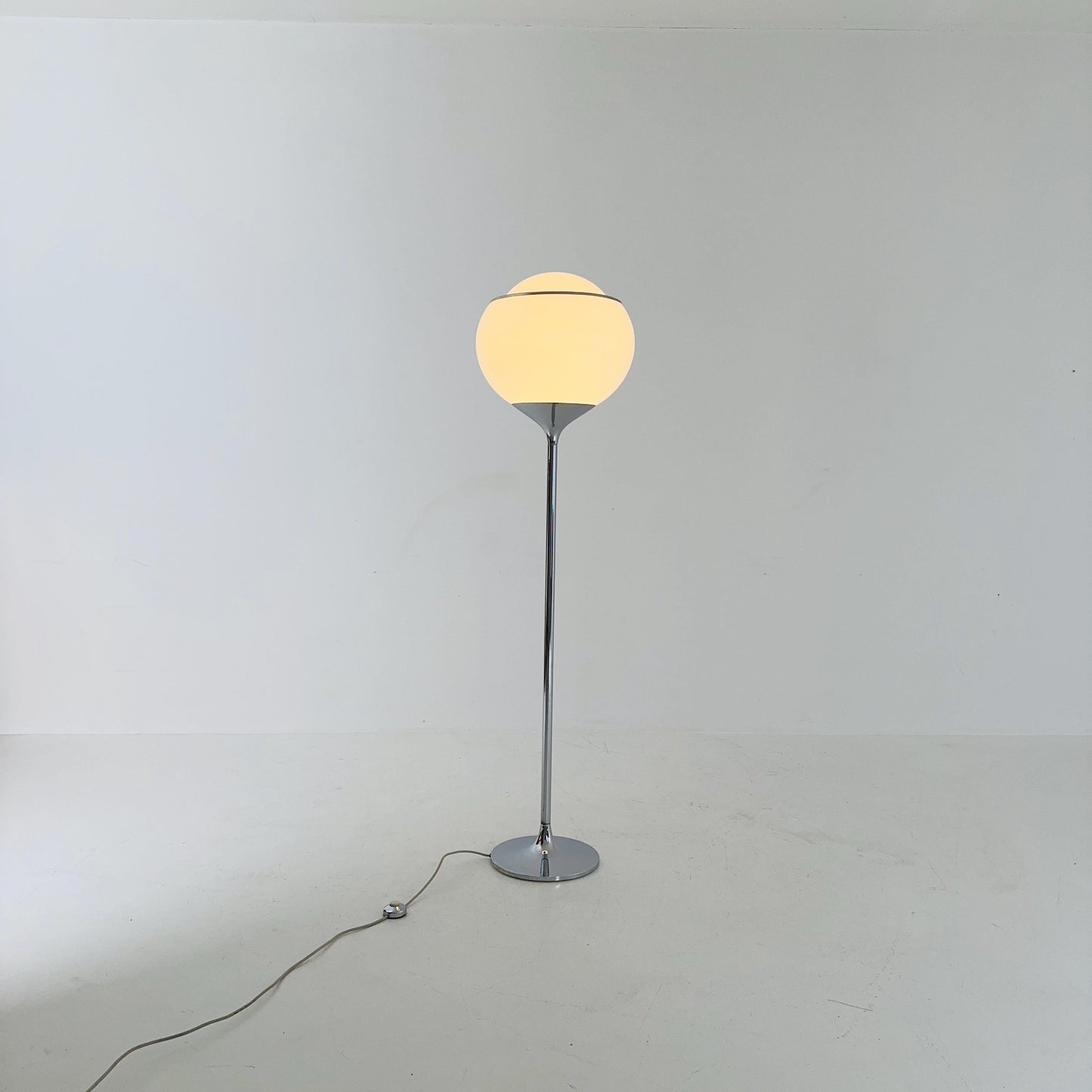 Mid century Bud Grande Floor Lamp by Studio 6G by Luigi Massoni for Guzzini, 1968
