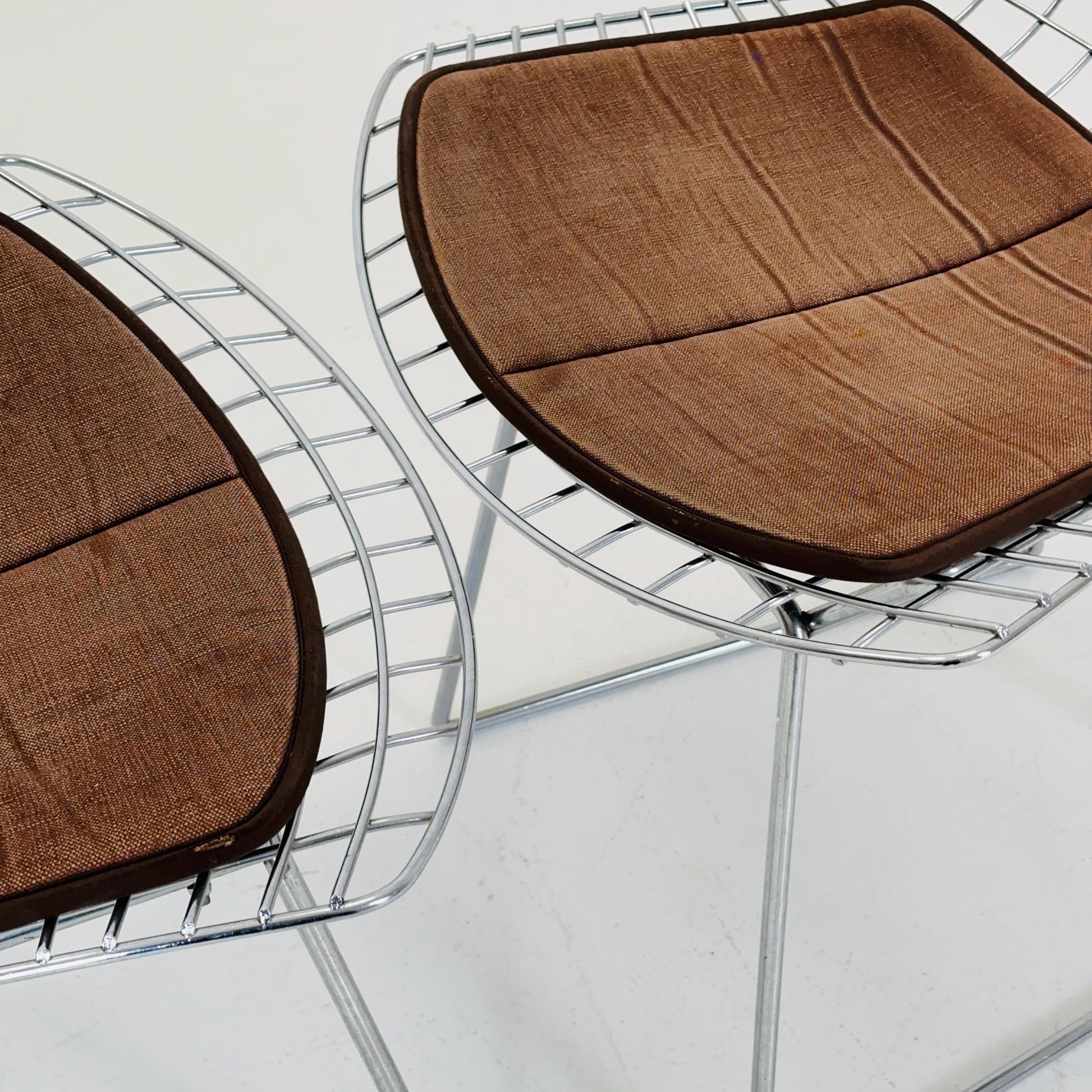 Set of 2 Mid century wire Chrome side chair by Harry Bertoia, Italy 1980s