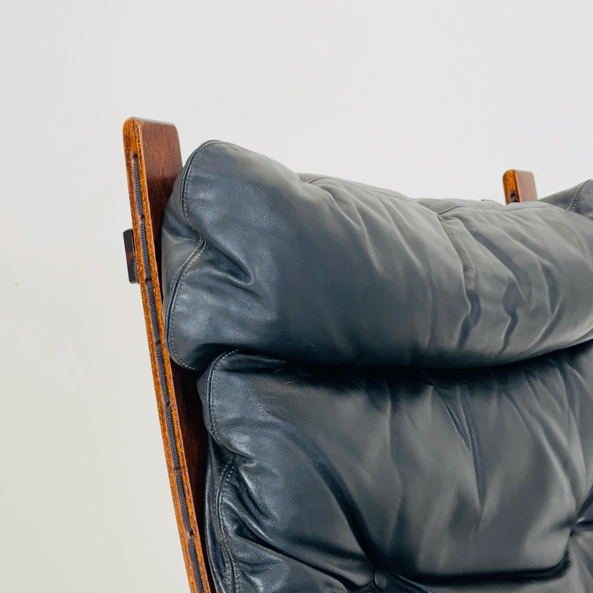 Mid century armchair “Siesta” and its ottoman by Ingmar Relling, Westnofa Furniture, Norway 1960s