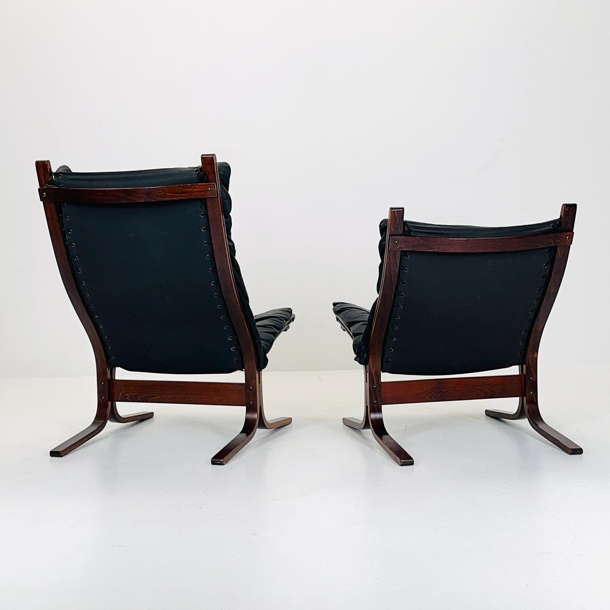Set of 2 Ingmar Relling “Siesta” Chairs – Highback & Lowback Models in Black Leather with Bentwood Frames, 1960s