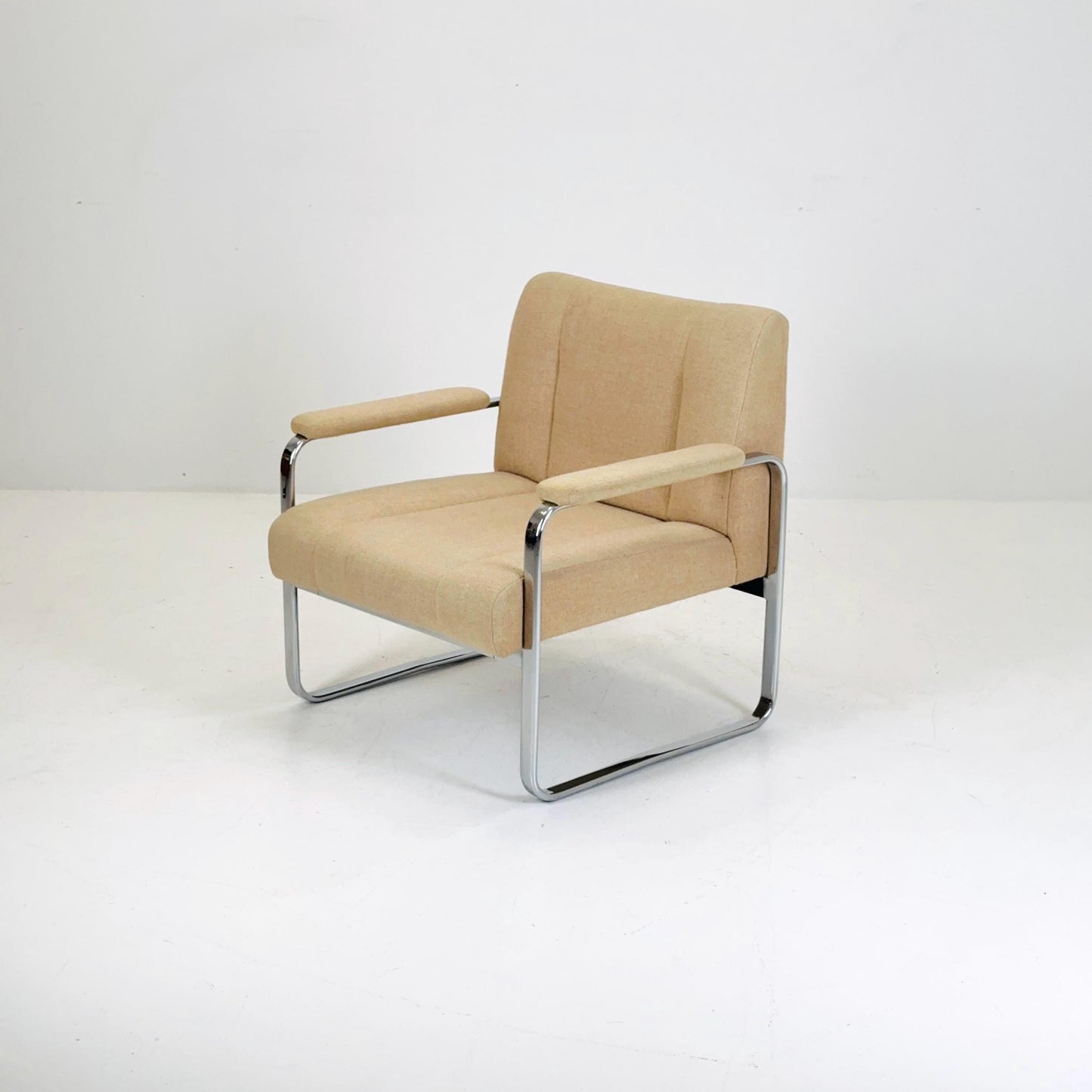 Mid-Century Modern Armchair by RH Design, Bauhaus design beige fabric Italy 1980s