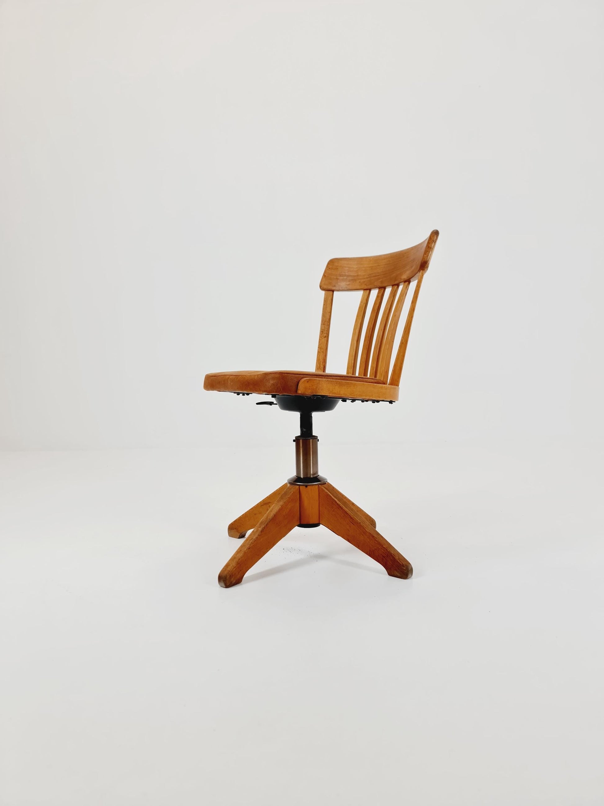 Bauhaus swivel office chair in solid wood By SEDUS 1930s