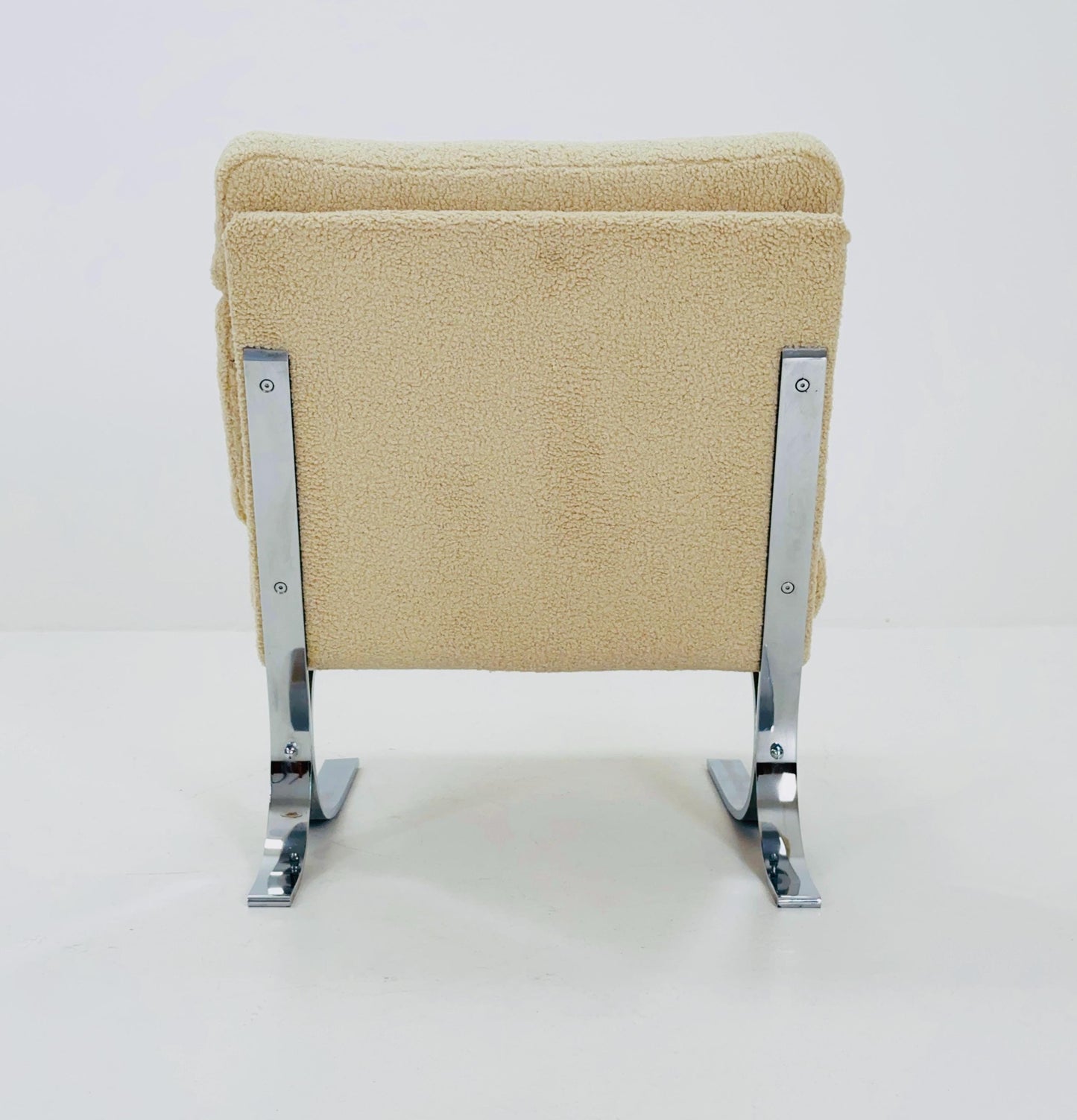 Bauhaus Mid-Century Modern Lounge Chair in Beige Teddy fabric with Chrome Base - 1980s Italian Design