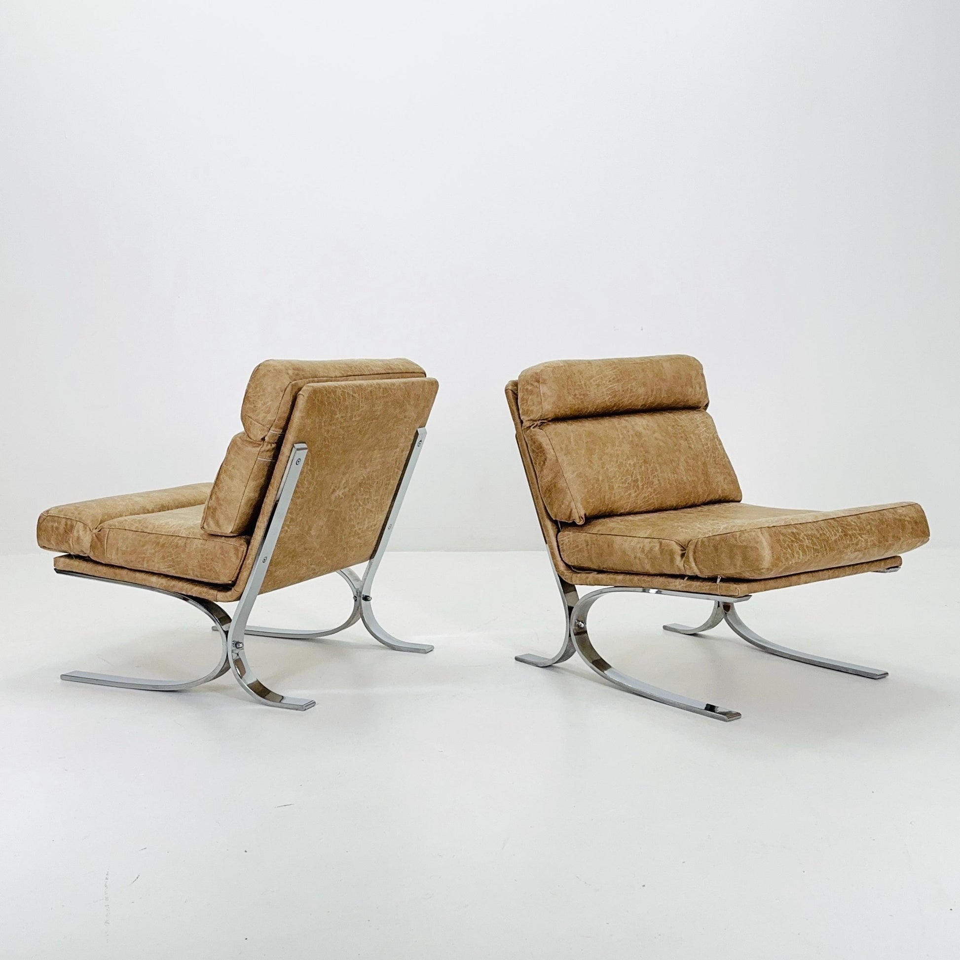 1 of 2 Bauhaus Mid-Century Modern Lounge Chair in Beige Brown Leather 1980s Italy