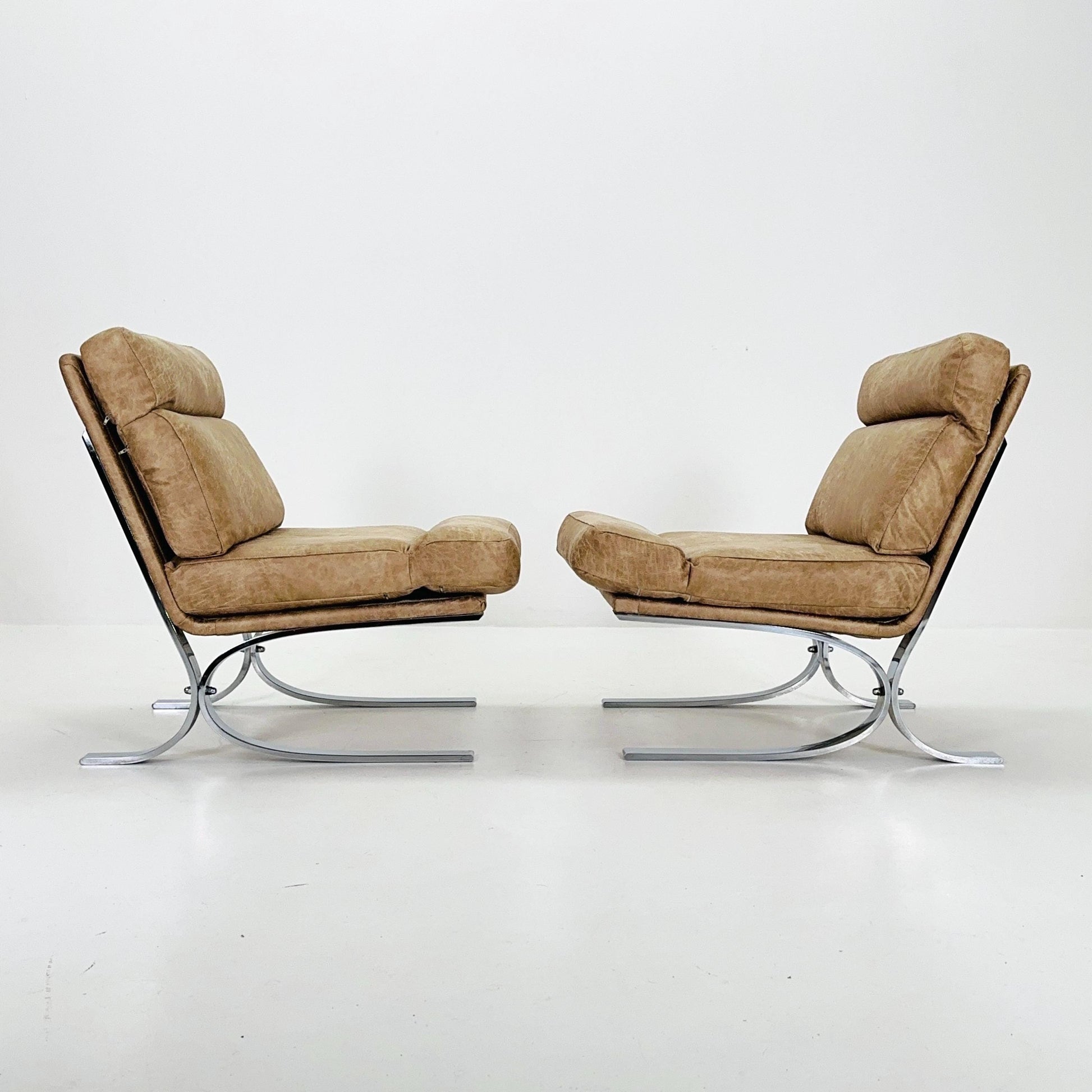 1 of 2 Bauhaus Mid-Century Modern Lounge Chair in Beige Brown Leather 1980s Italy