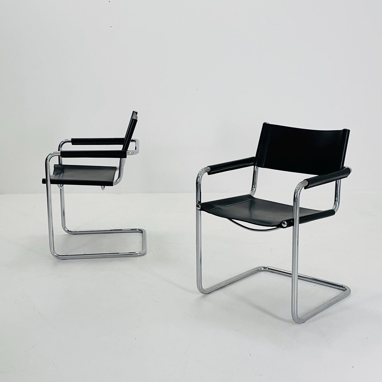 Set of 4 Mid century B34 Matteo Grassi Mg5 black leather cantilever chairs by Mart Stam italy 1980s