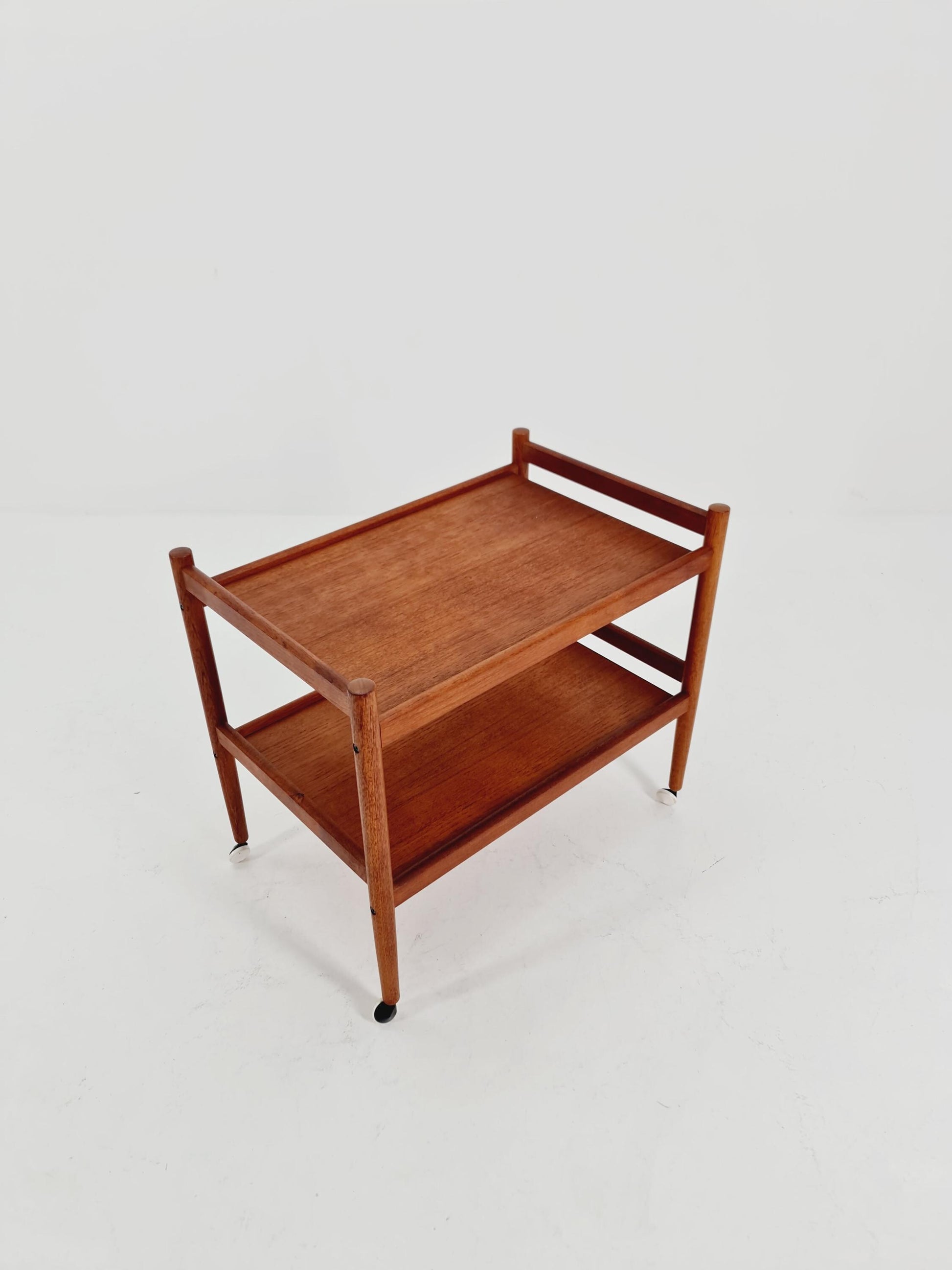 Vintage tee trolley teak table/ coffee table danish design bar carts from the 1960s