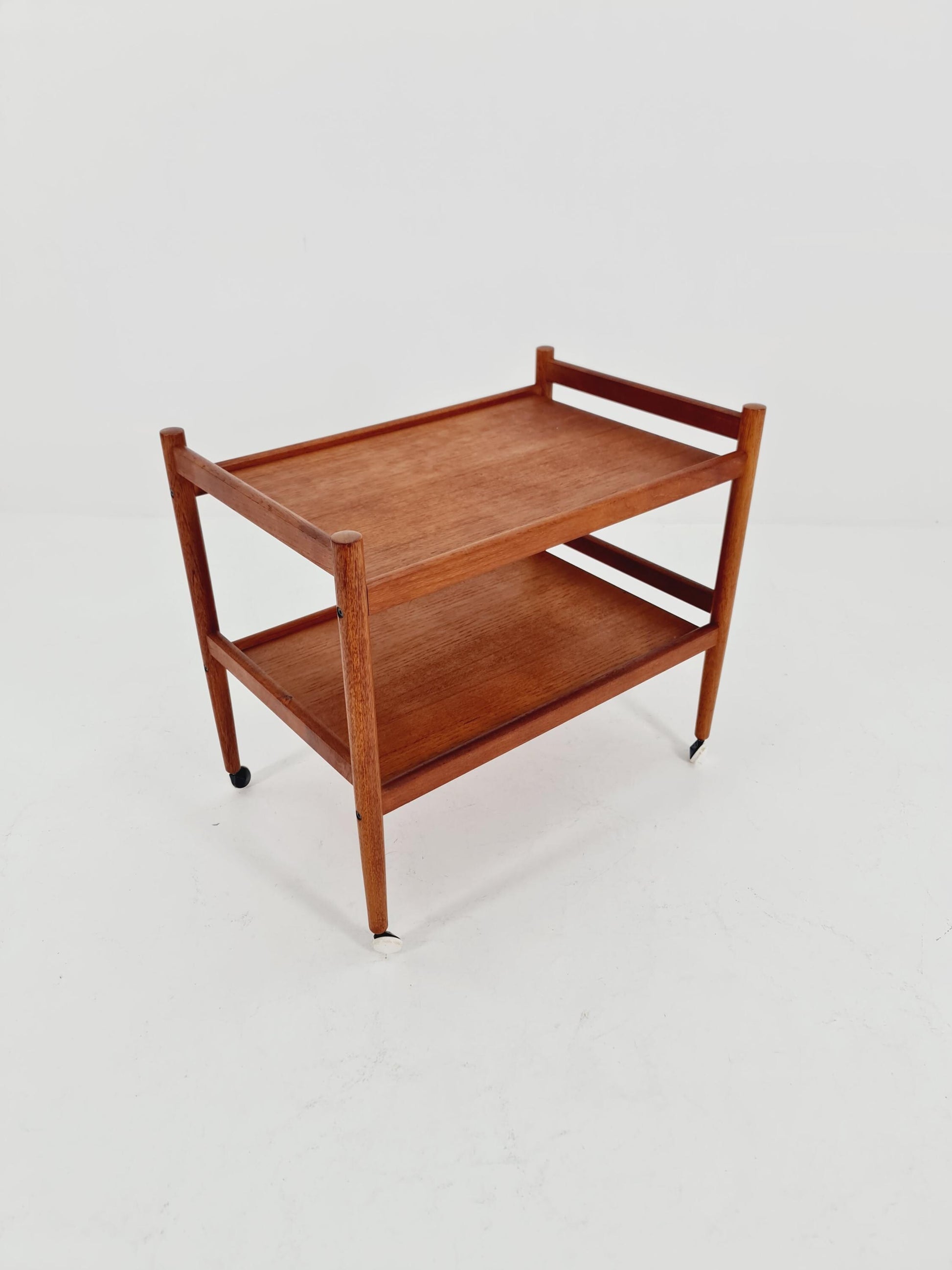 Vintage tee trolley teak table/ coffee table danish design bar carts from the 1960s
