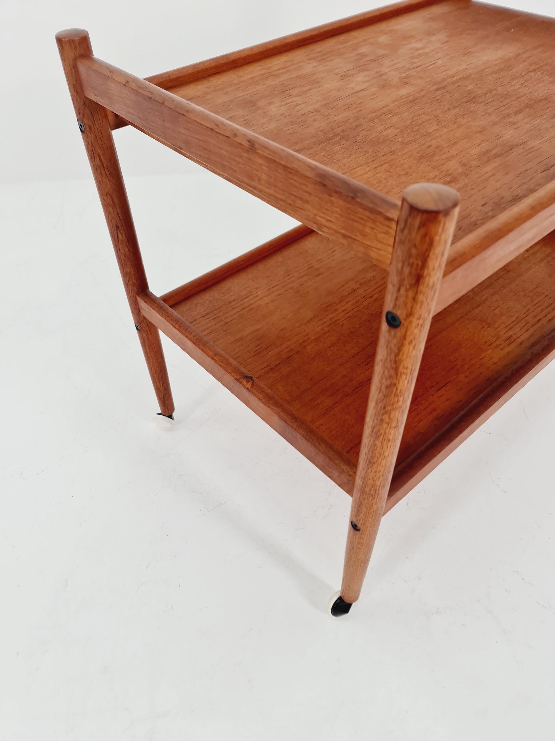 Vintage tee trolley teak table/ coffee table danish design bar carts from the 1960s