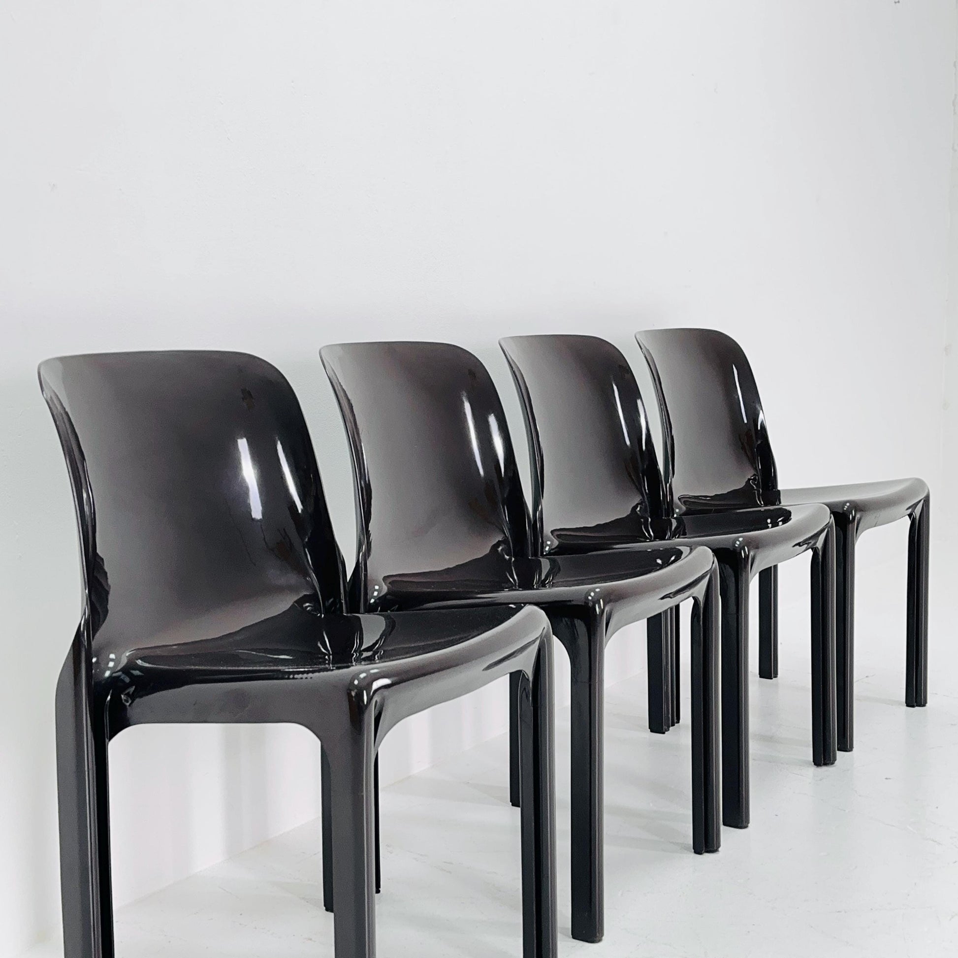 Set of 4 Vintage dark brown Selene Fiberglass Chair by Vico Magistretti for Artemide 1968