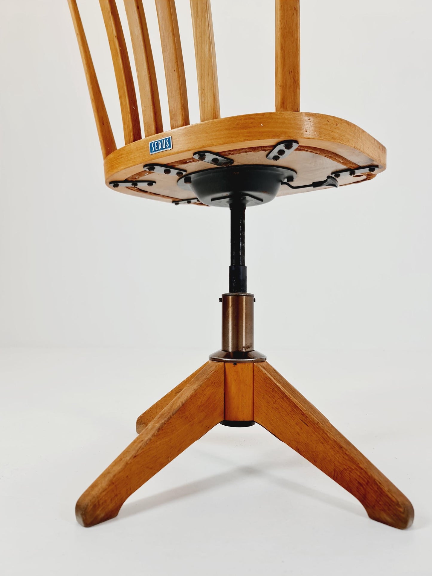 Bauhaus swivel office chair in solid wood By SEDUS 1930s