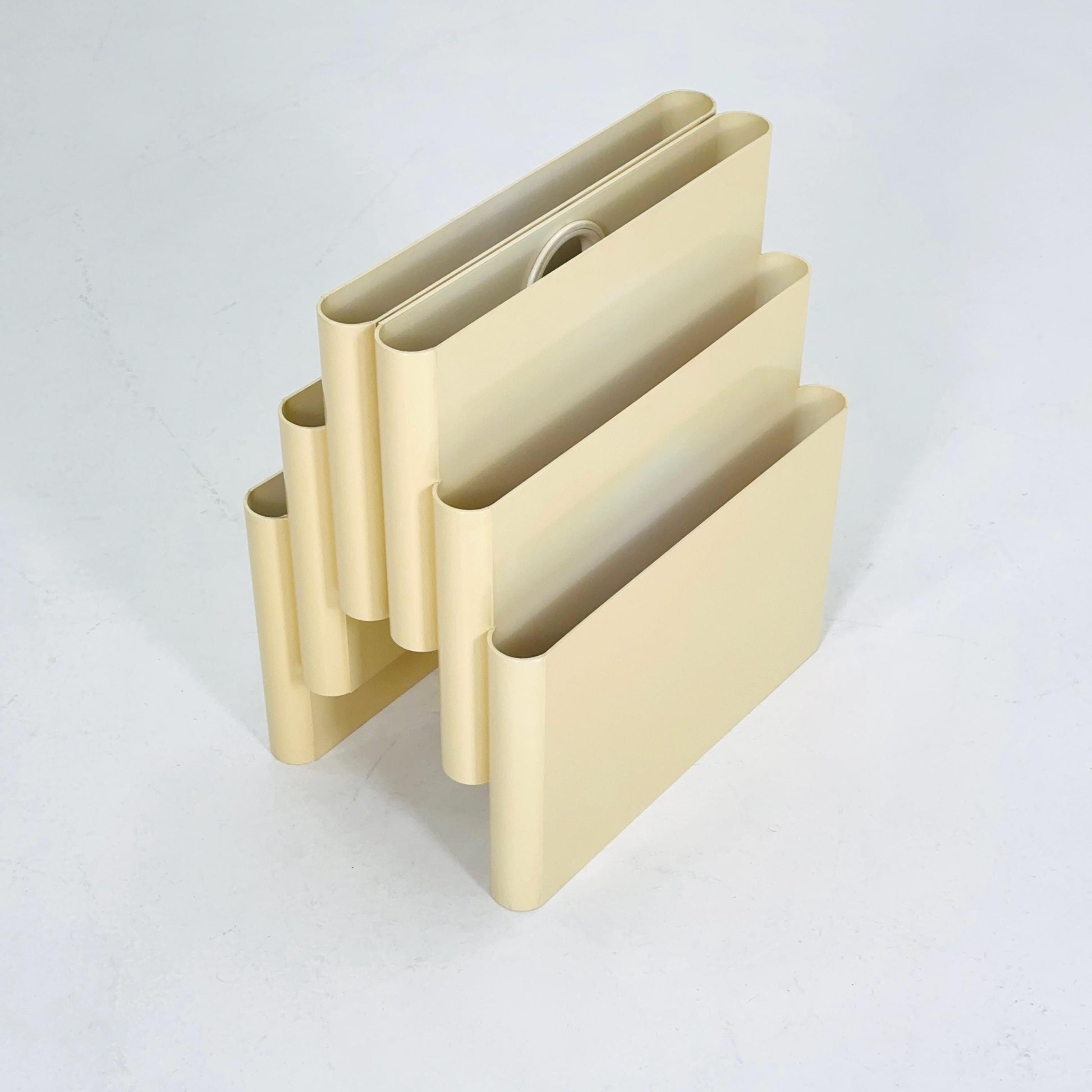 Mid century Magazine Rack by Kartell Italy off white designed by Giotto Stoppino Model 4675 1980s