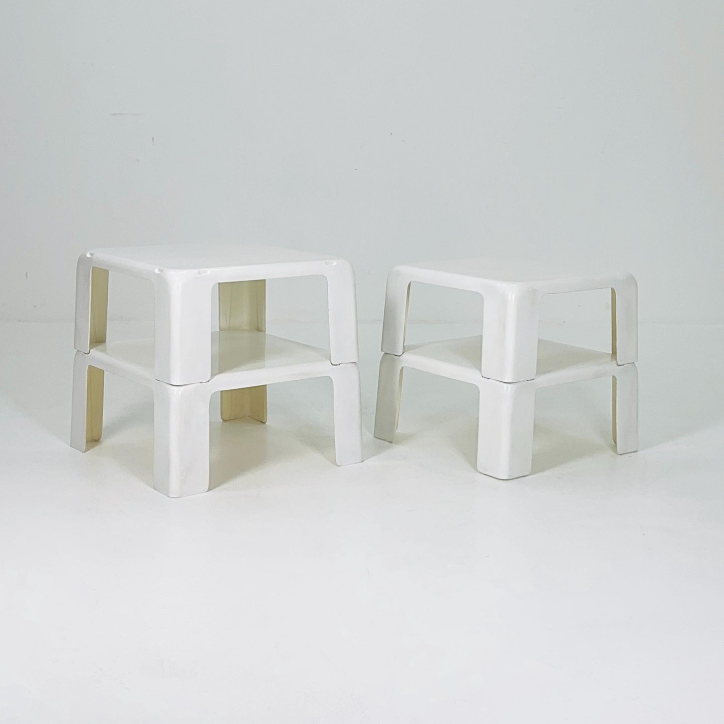 Set of 4 Mid century Mario Bellini Nesting white Tables Model Gatti for B&B Italia, 1967s Italy