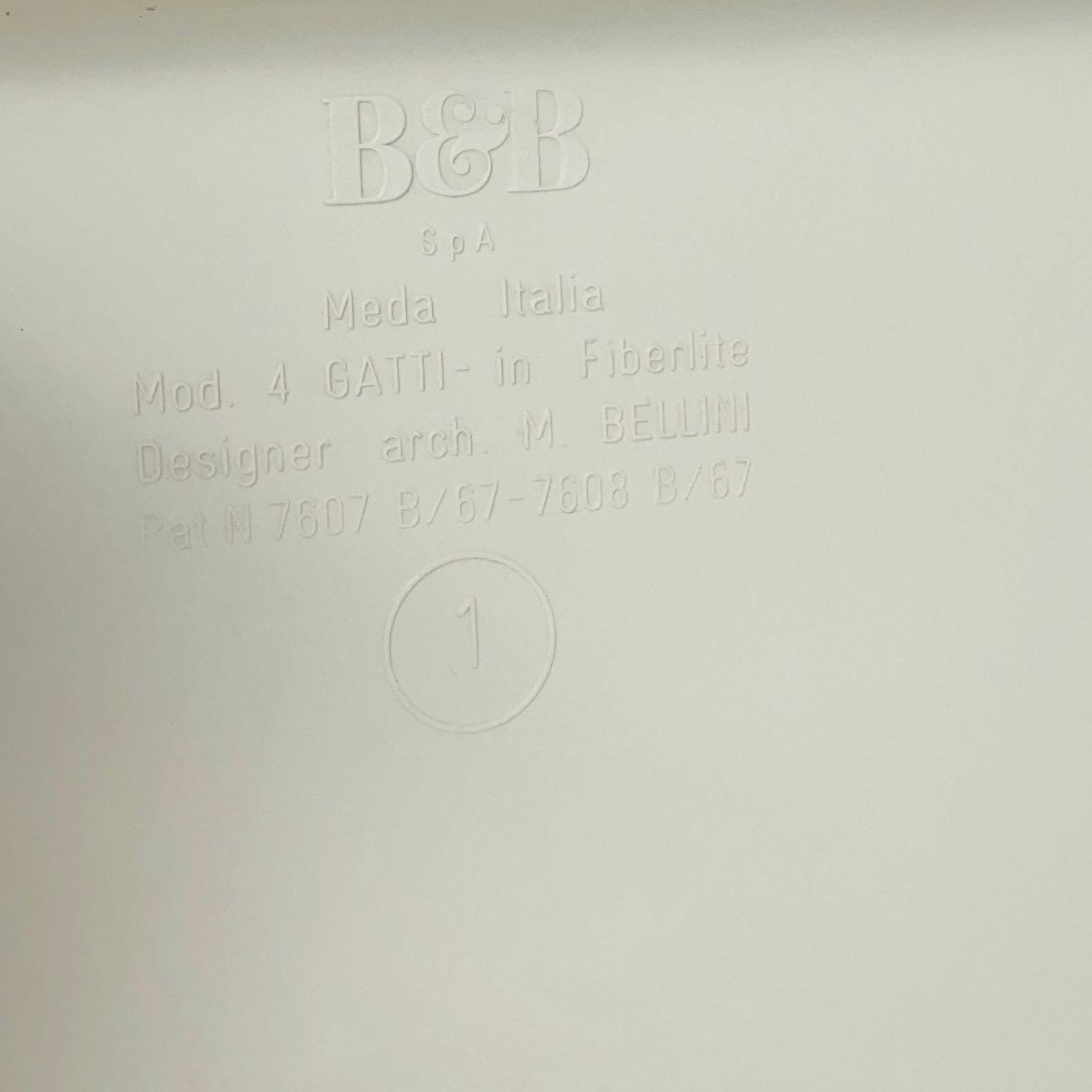 Set of 4 Mid century Mario Bellini Nesting white Tables Model Gatti for B&B Italia, 1967s Italy