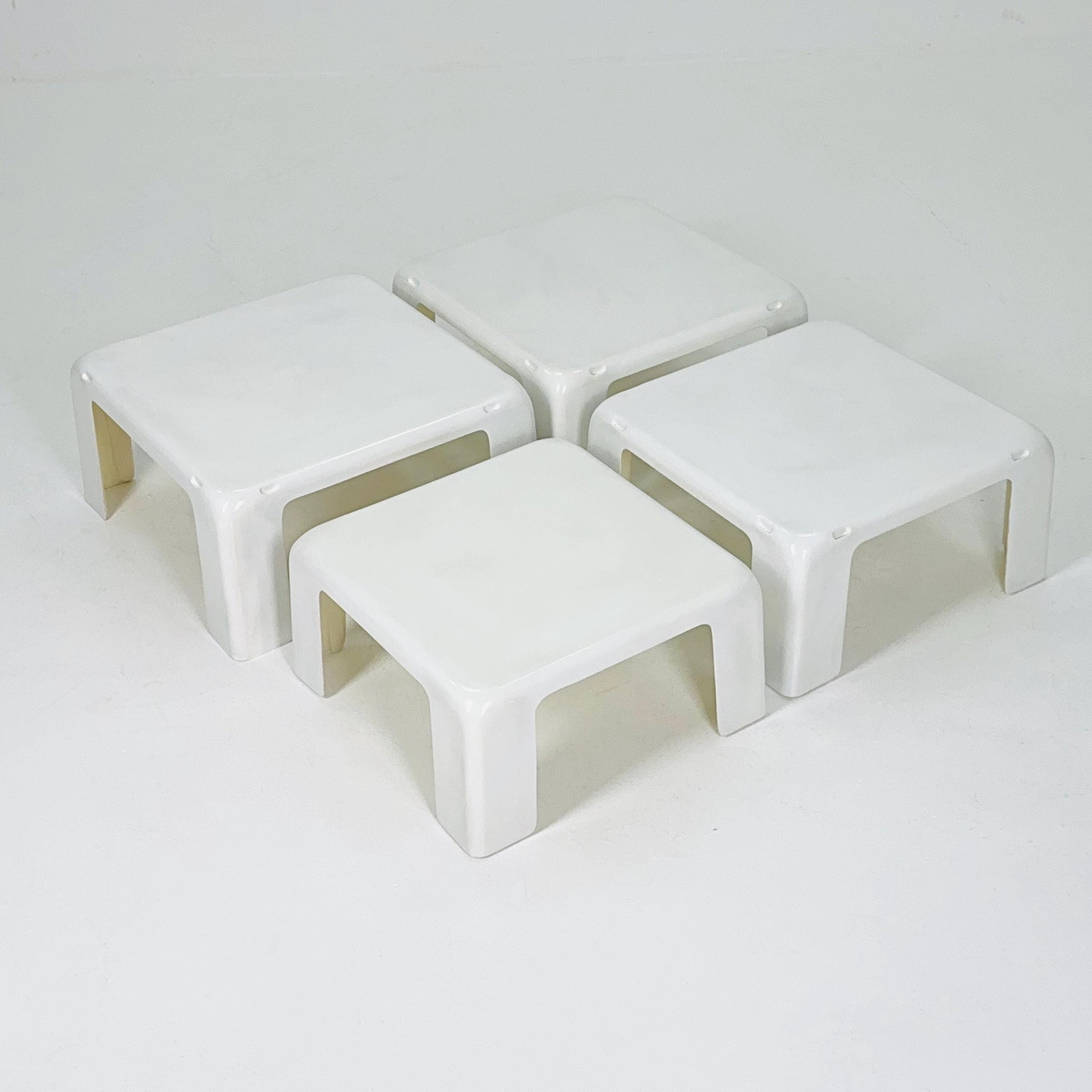 Set of 4 Mid century Mario Bellini Nesting white Tables Model Gatti for B&B Italia, 1967s Italy