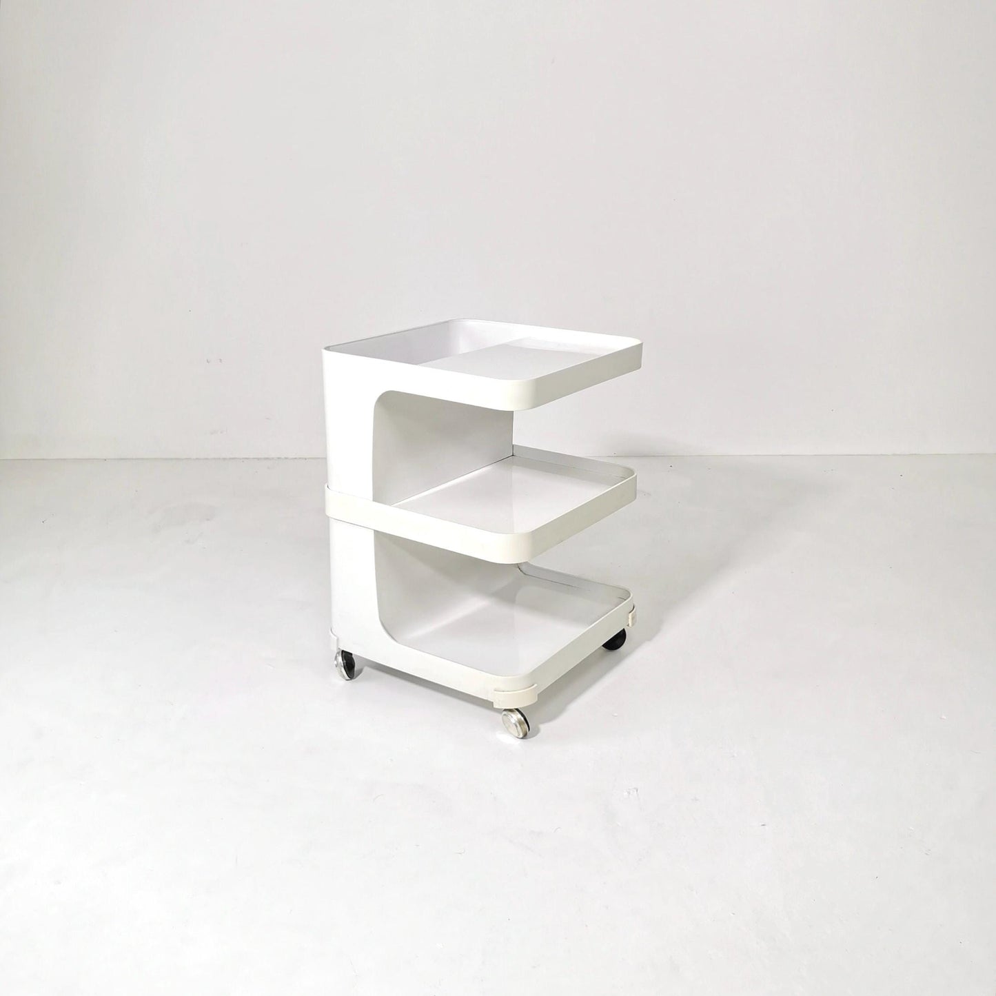 Spsceage side table or mini bar Trolly by flair for prisunic. Molded plastic 1980s